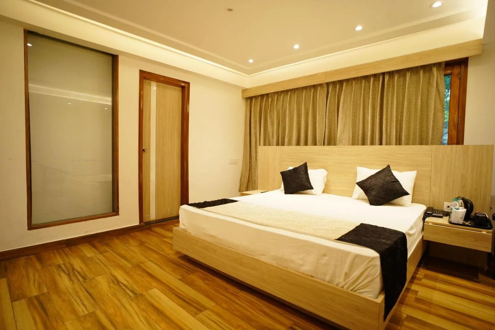 Photo of the whole room, Bed in Mahaveer Shimla By Royal Collection Hotels