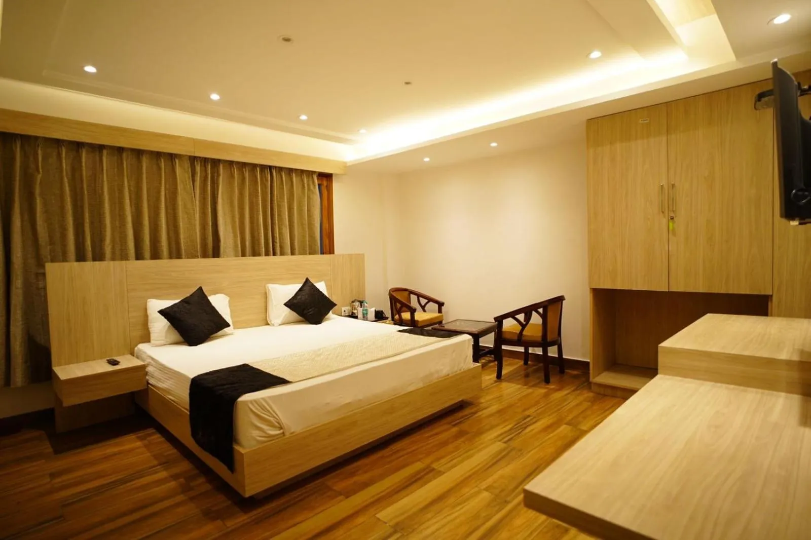 Photo of the whole room, Bed in Mahaveer Shimla By Royal Collection Hotels