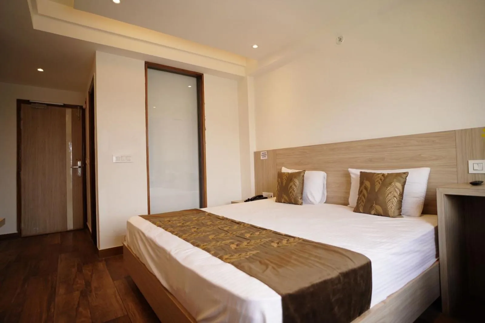 Photo of the whole room, Bed in Mahaveer Shimla By Royal Collection Hotels