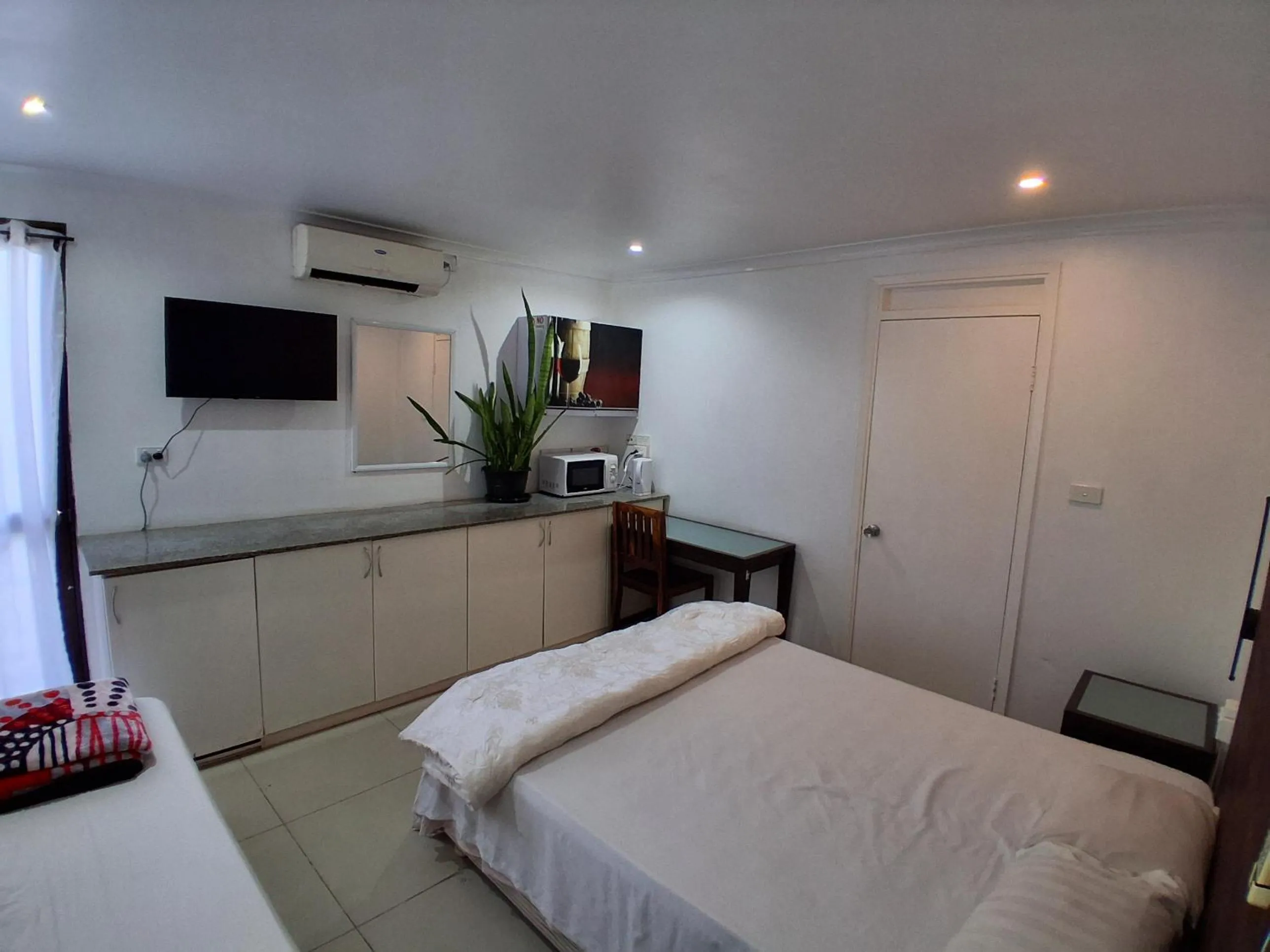 Bed in Nadi Airport Transit Hotel