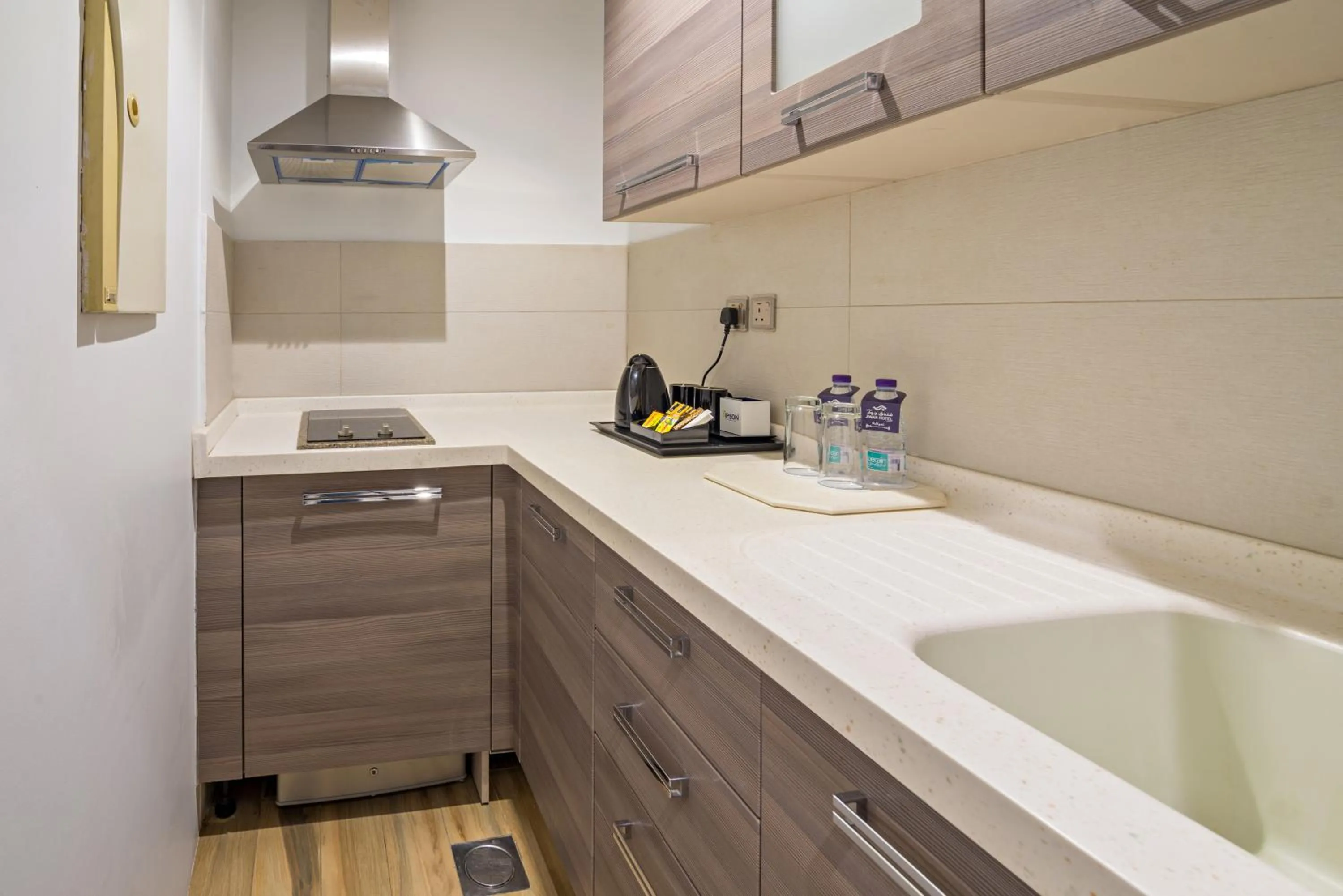 Kitchen or kitchenette in Jiwar Almasi Hotel