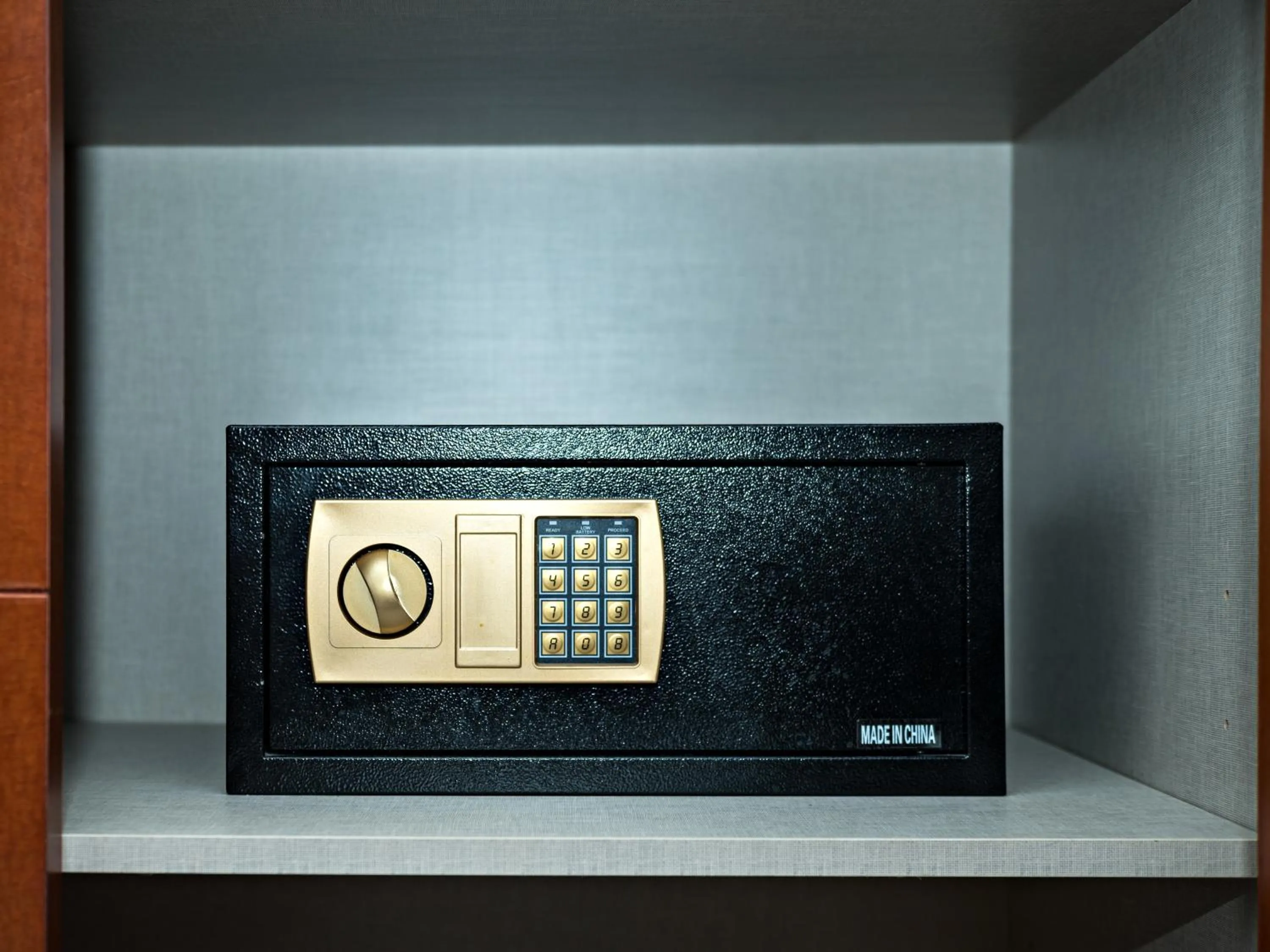 safe in Jiwar Almasi Hotel