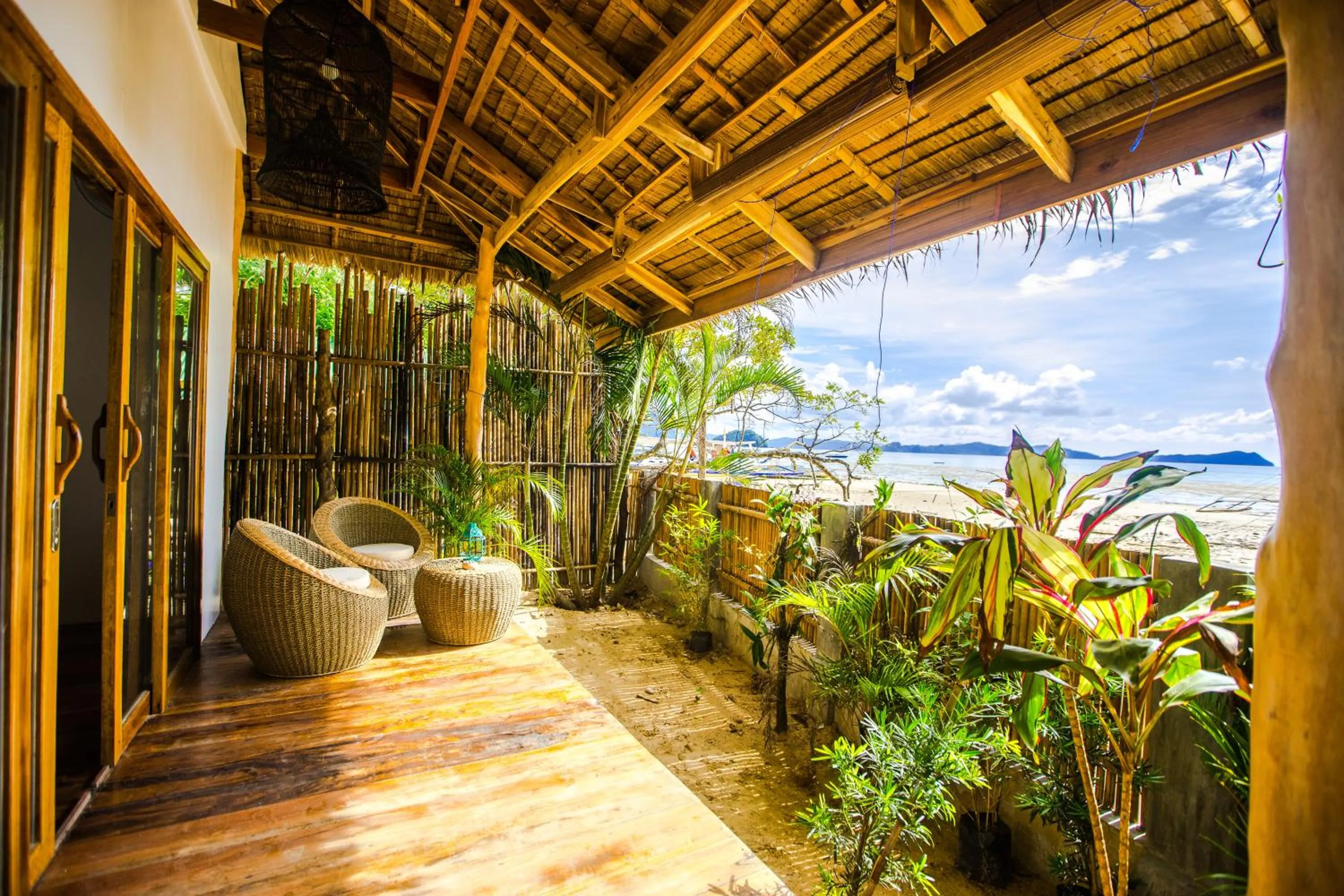 Balcony/Terrace in Maligaya Beach Bungalows