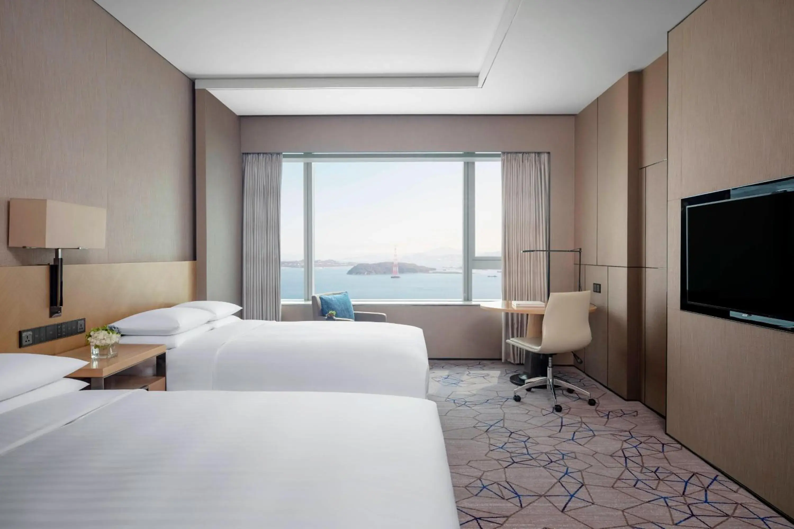 Deluxe Twin Room with Sea View in Xiamen Marriott Hotel Haicang Deluxe Twin Room with Sea View in Xiamen Marriott Hotel Haicang