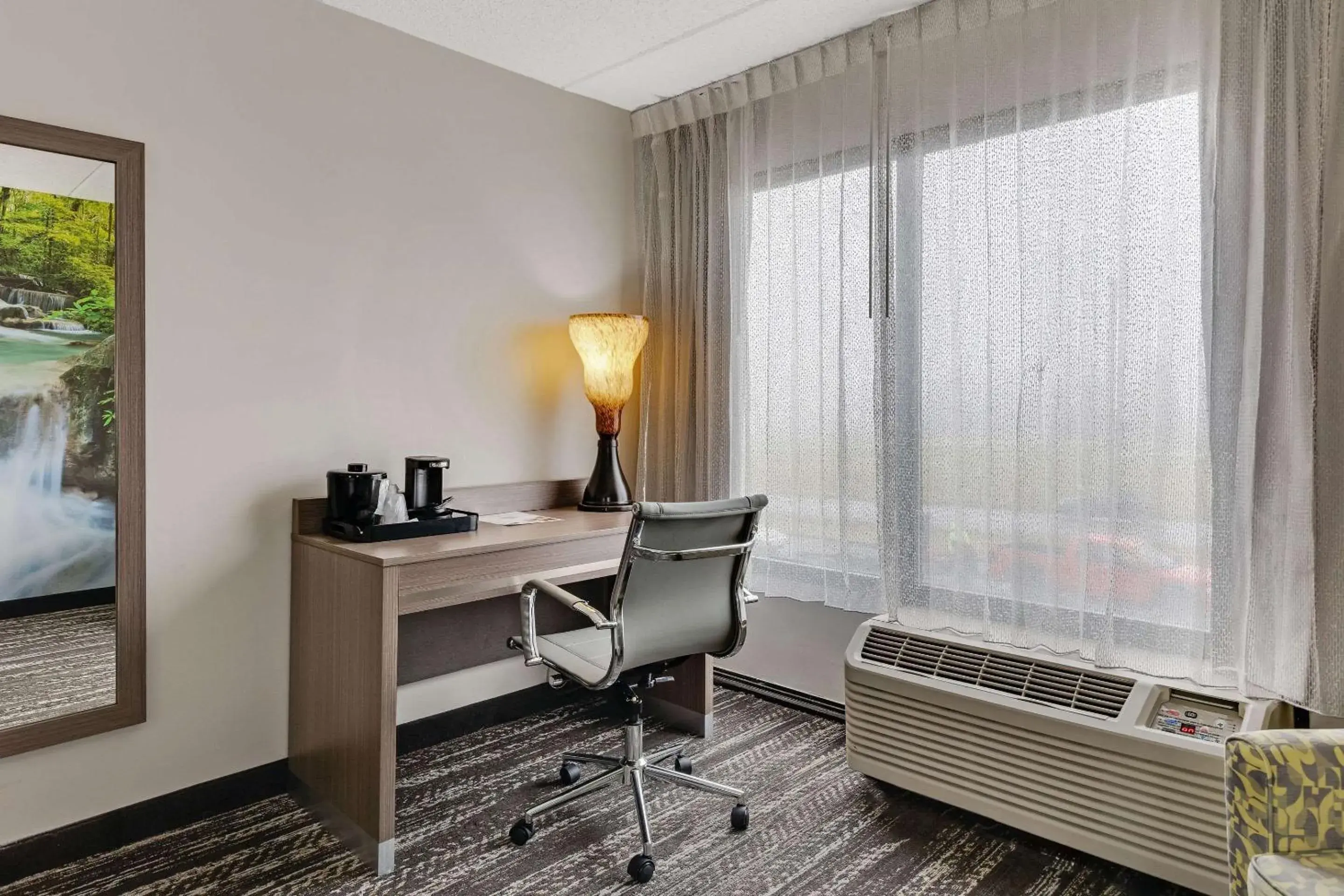 Queen Room with Two Queen Beds - Non Smoking in Clarion Pointe Near Erie Casino Queen Room with Two Queen Beds - Non Smoking in Clarion Pointe Near Erie Casino