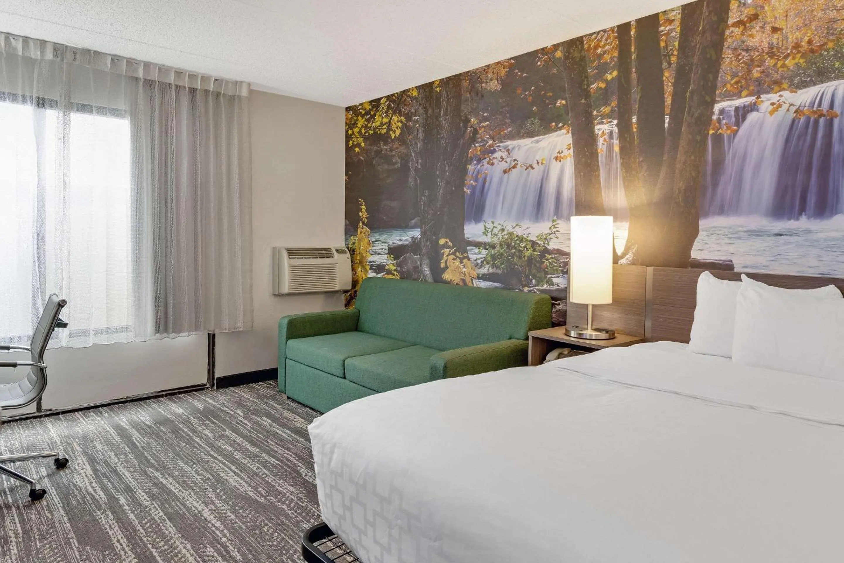 Bedroom, Bed in Clarion Pointe Near Erie Casino