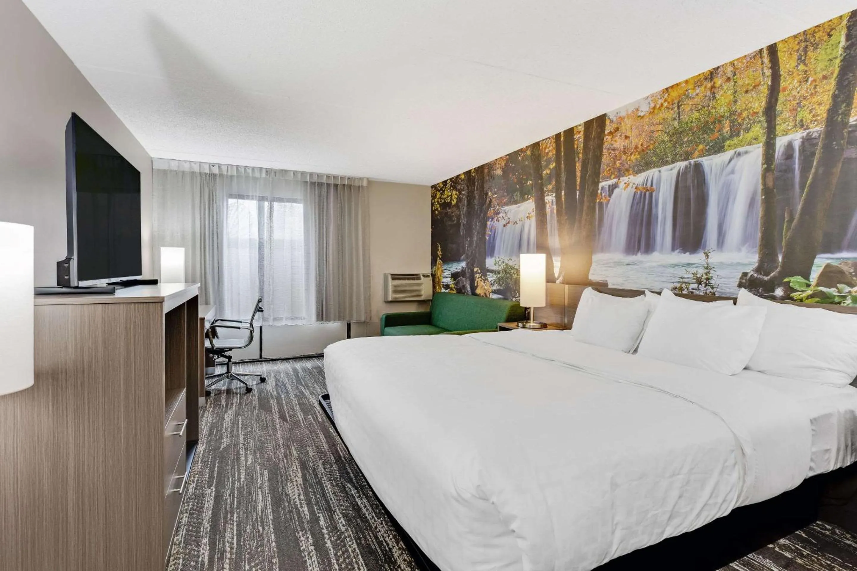 Bedroom, Bed in Clarion Pointe Near Erie Casino