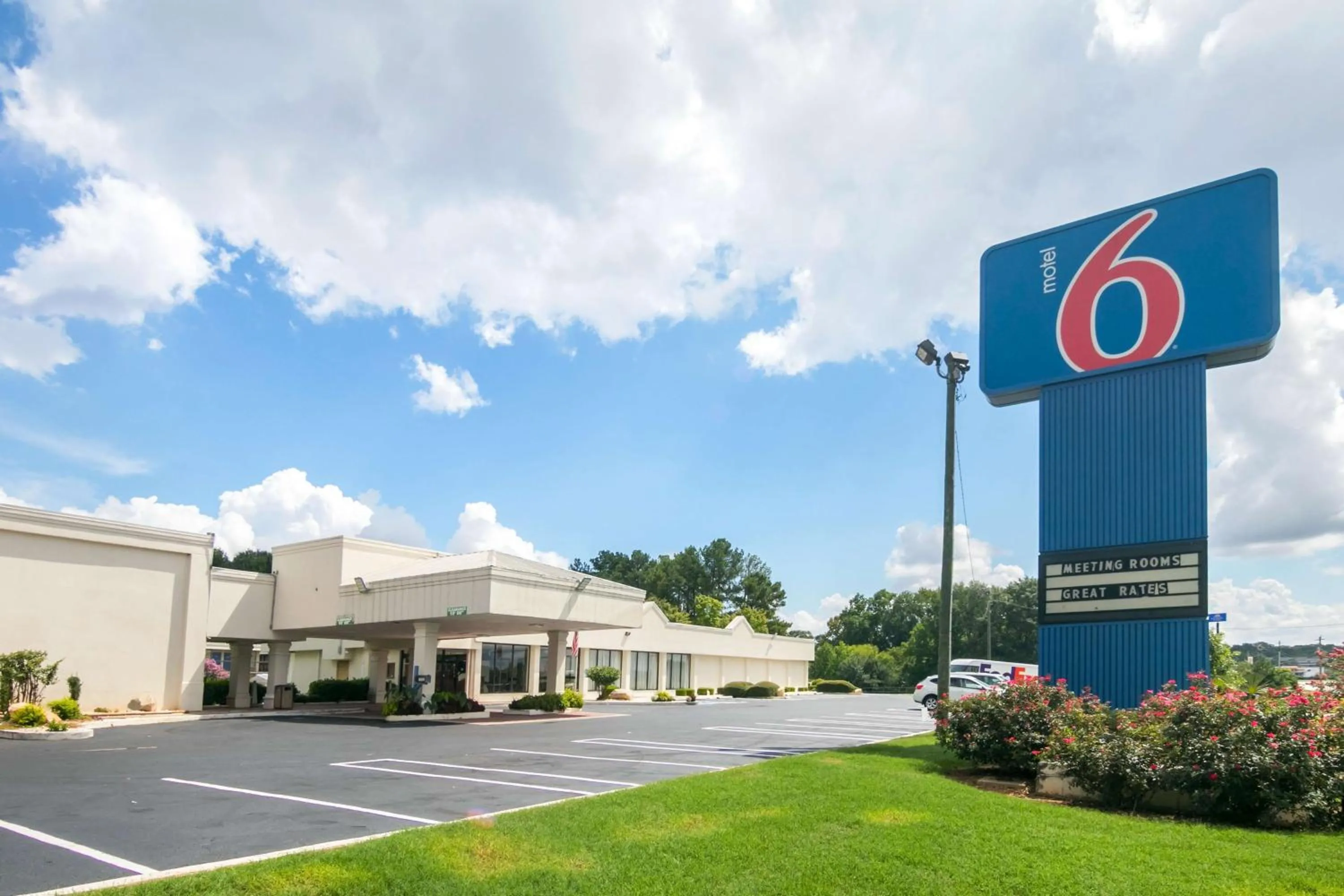 Property building in Motel 6-Conyers, GA