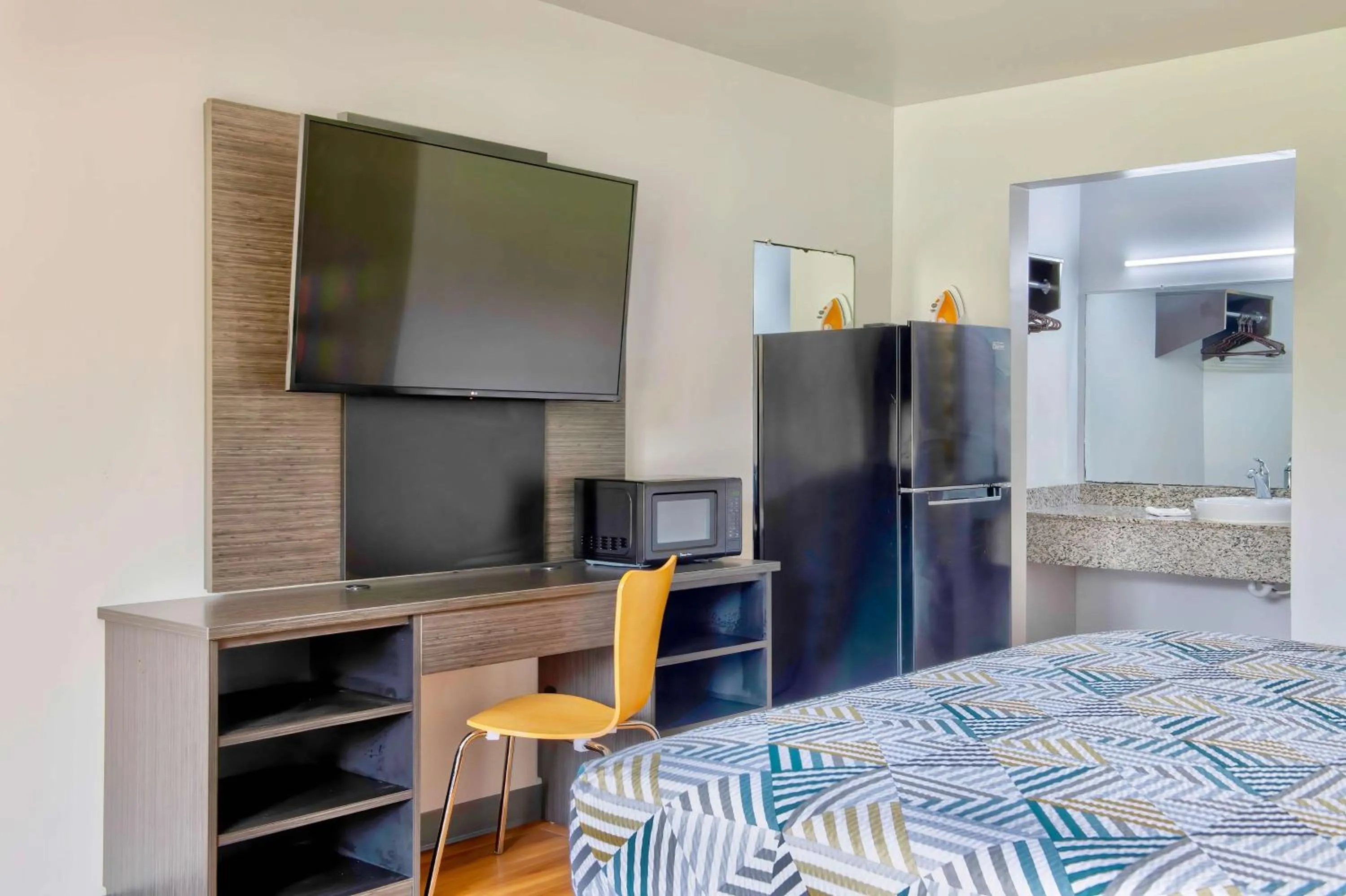 Bedroom, Bed in Motel 6-Conyers, GA