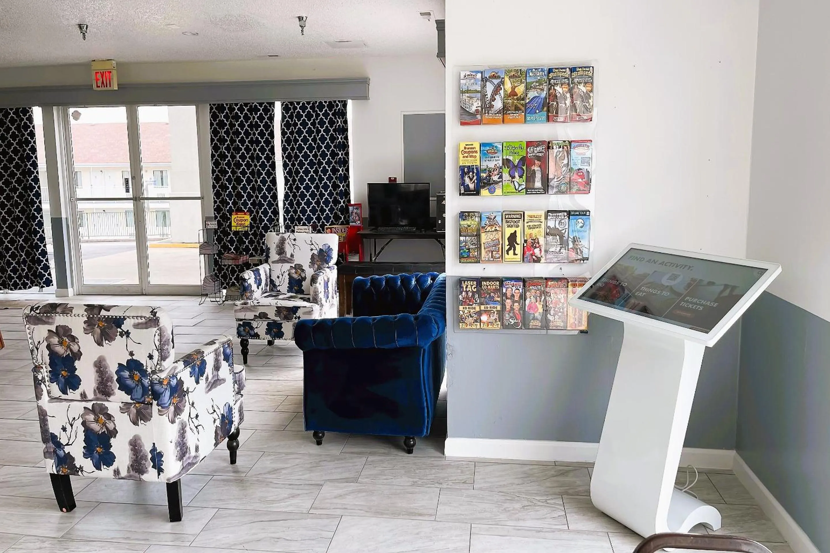 Lobby or reception in Evergreen Inn