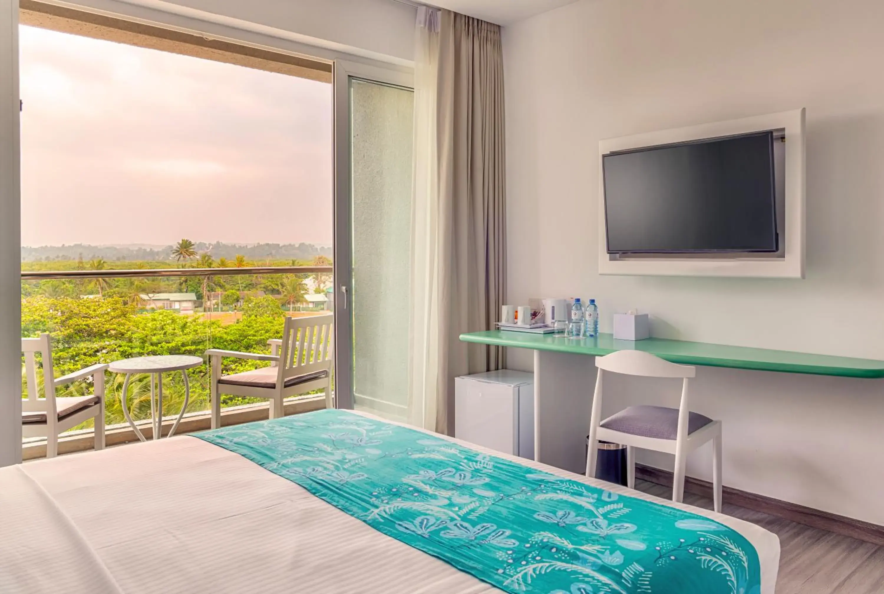 Superior King Room - single occupancy in Blue Beach Galle Superior King Room - single occupancy in Blue Beach Galle