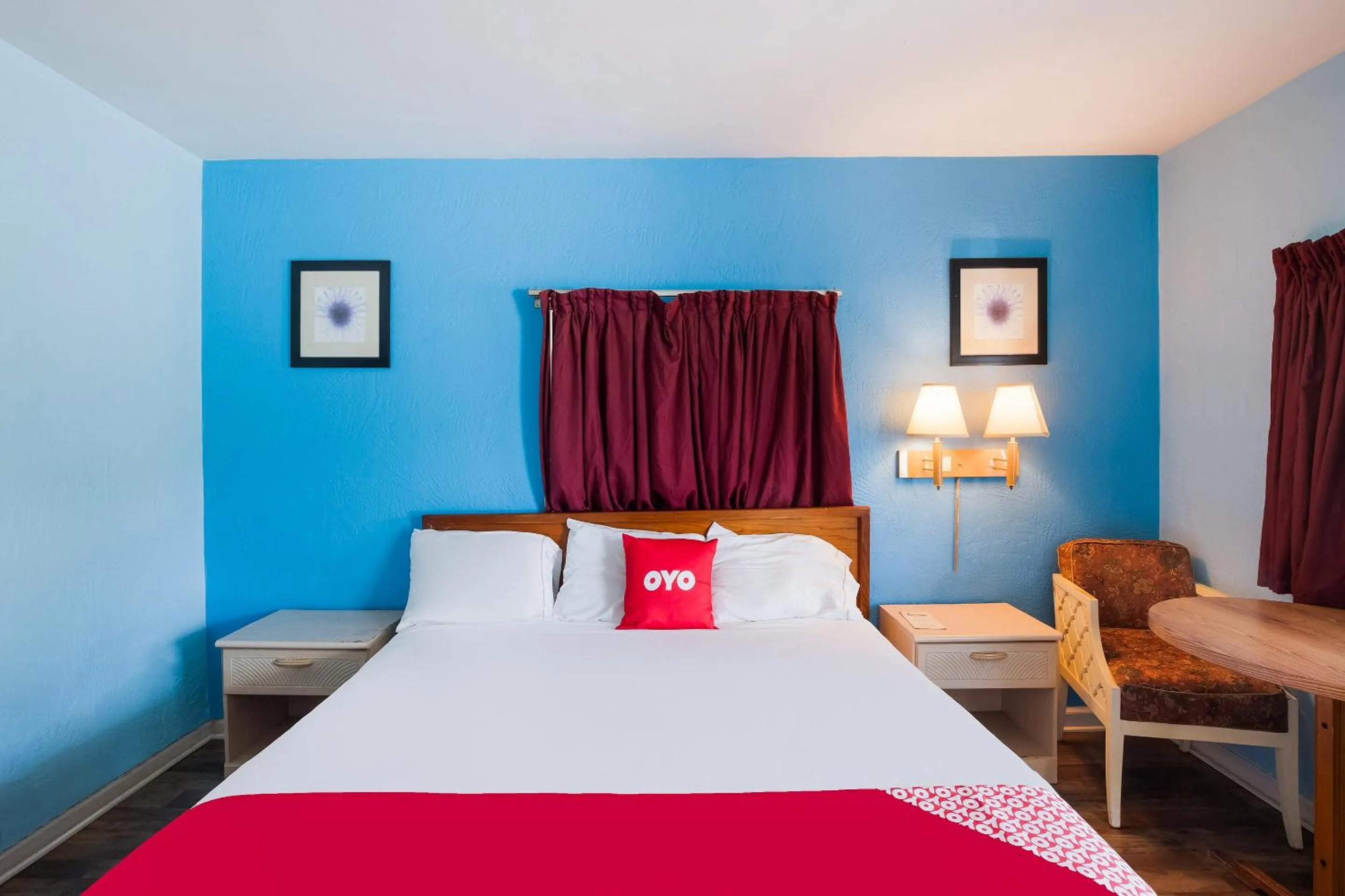 Bedroom in BlueJay Motel - Salem - Roanoke I-81