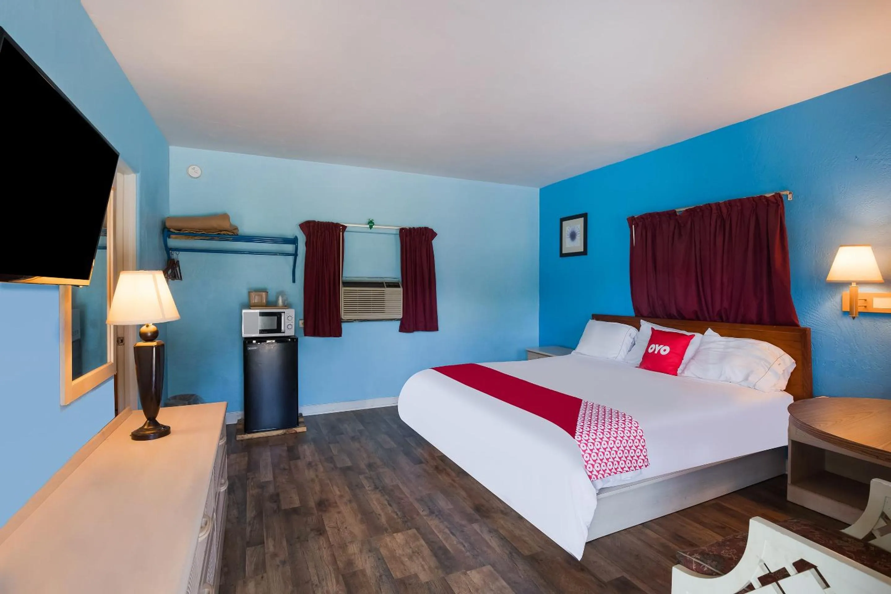 Bedroom in BlueJay Motel - Salem - Roanoke I-81