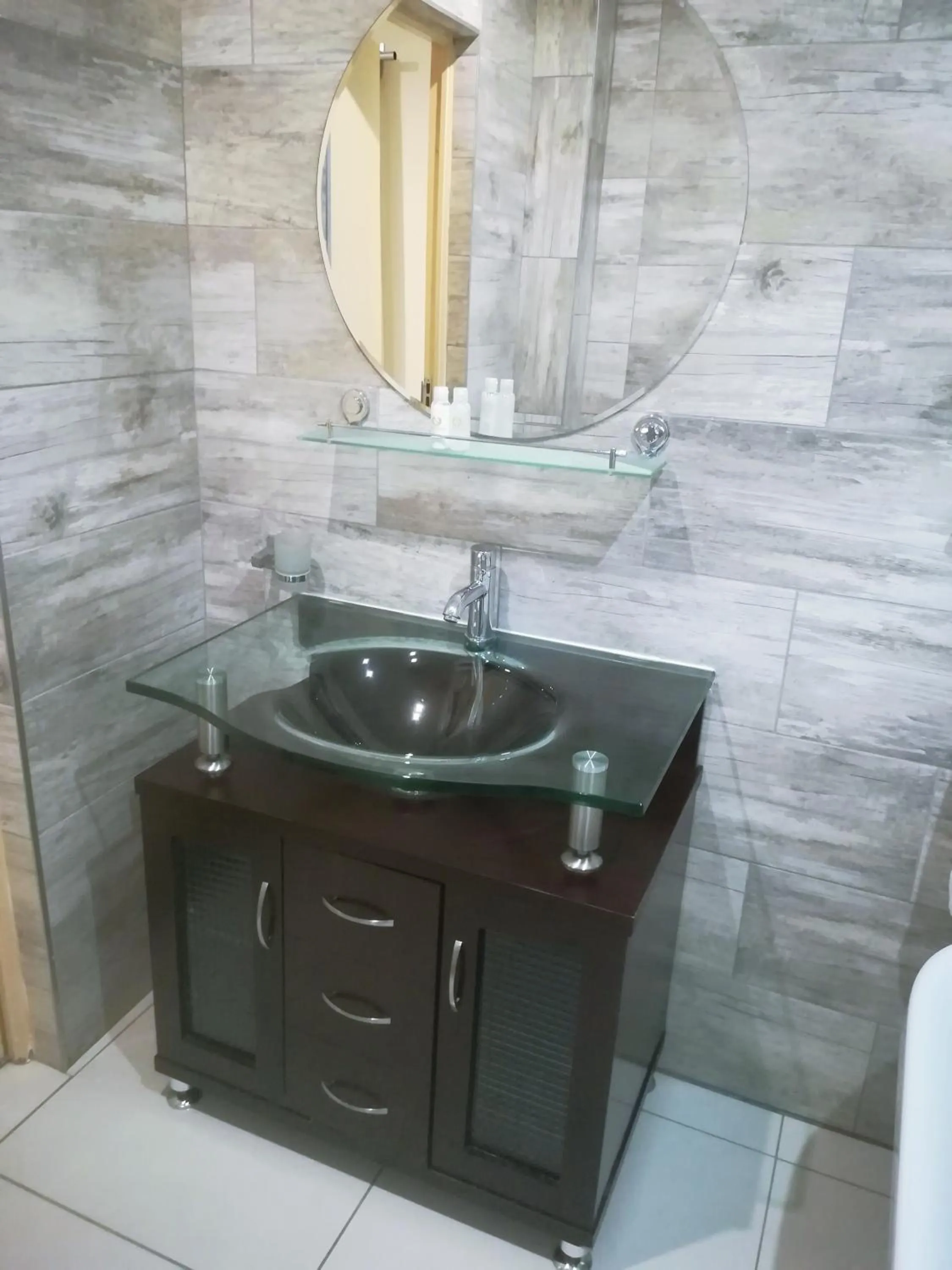 Bathroom in Garden Top Hotel