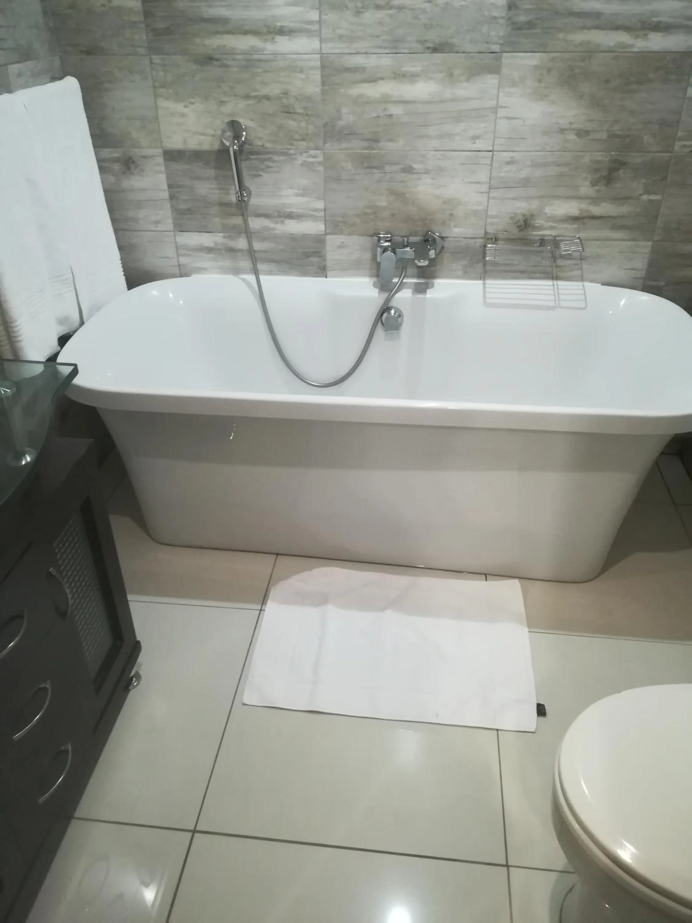 Bathroom in Garden Top Hotel