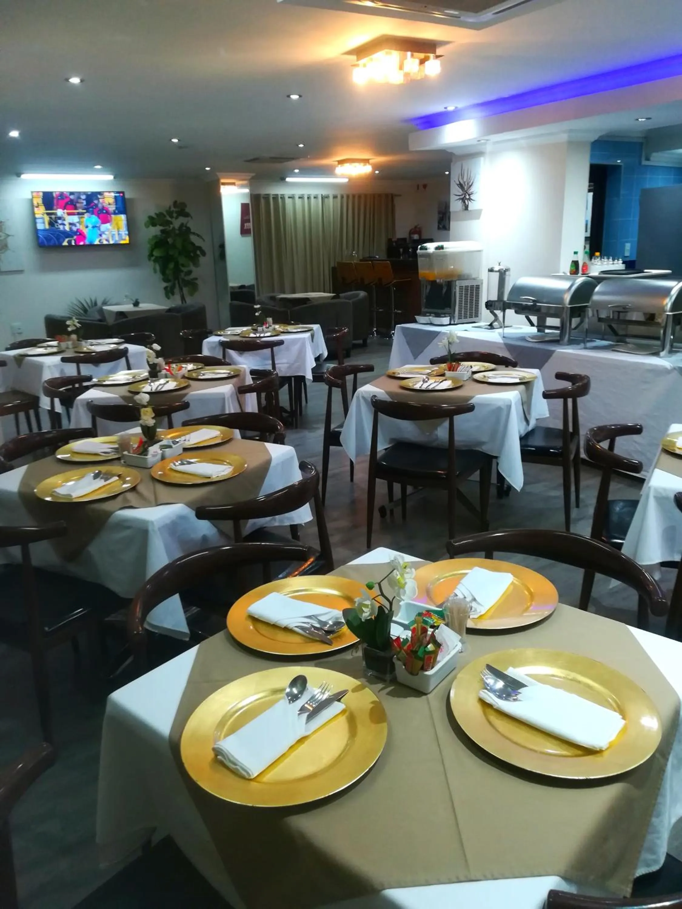 Restaurant/places to eat in Garden Top Hotel