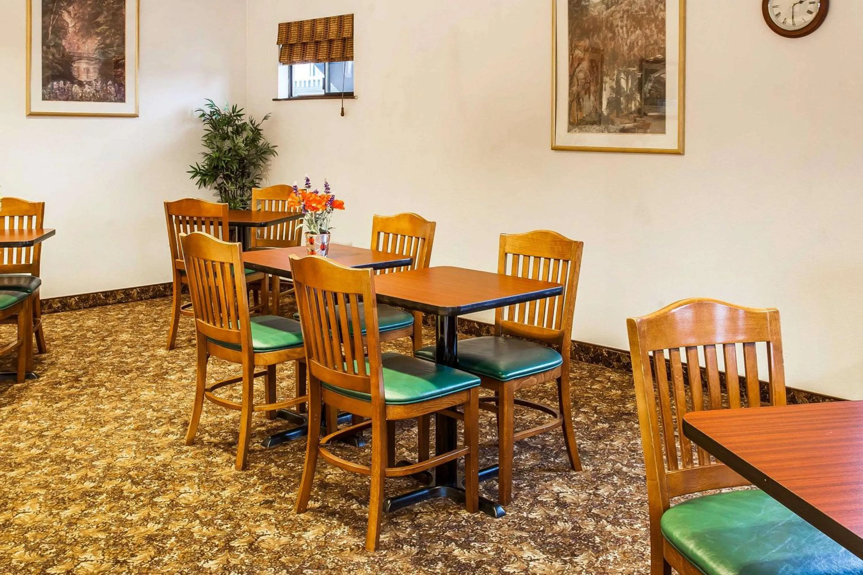 Restaurant/Places to Eat in Econo Lodge Everett