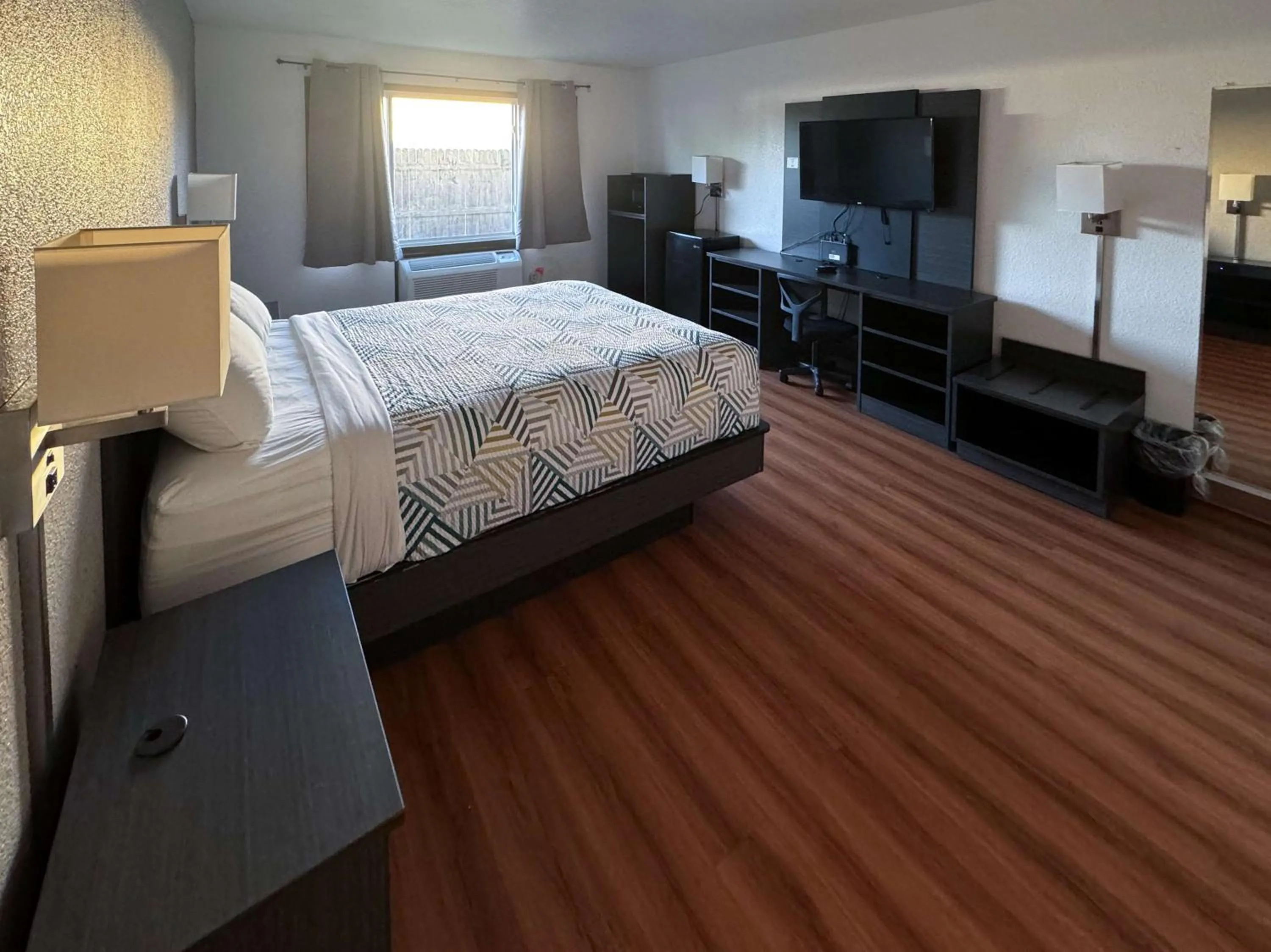 Bedroom, Bed in Motel 6-Fond Du Lac, WI