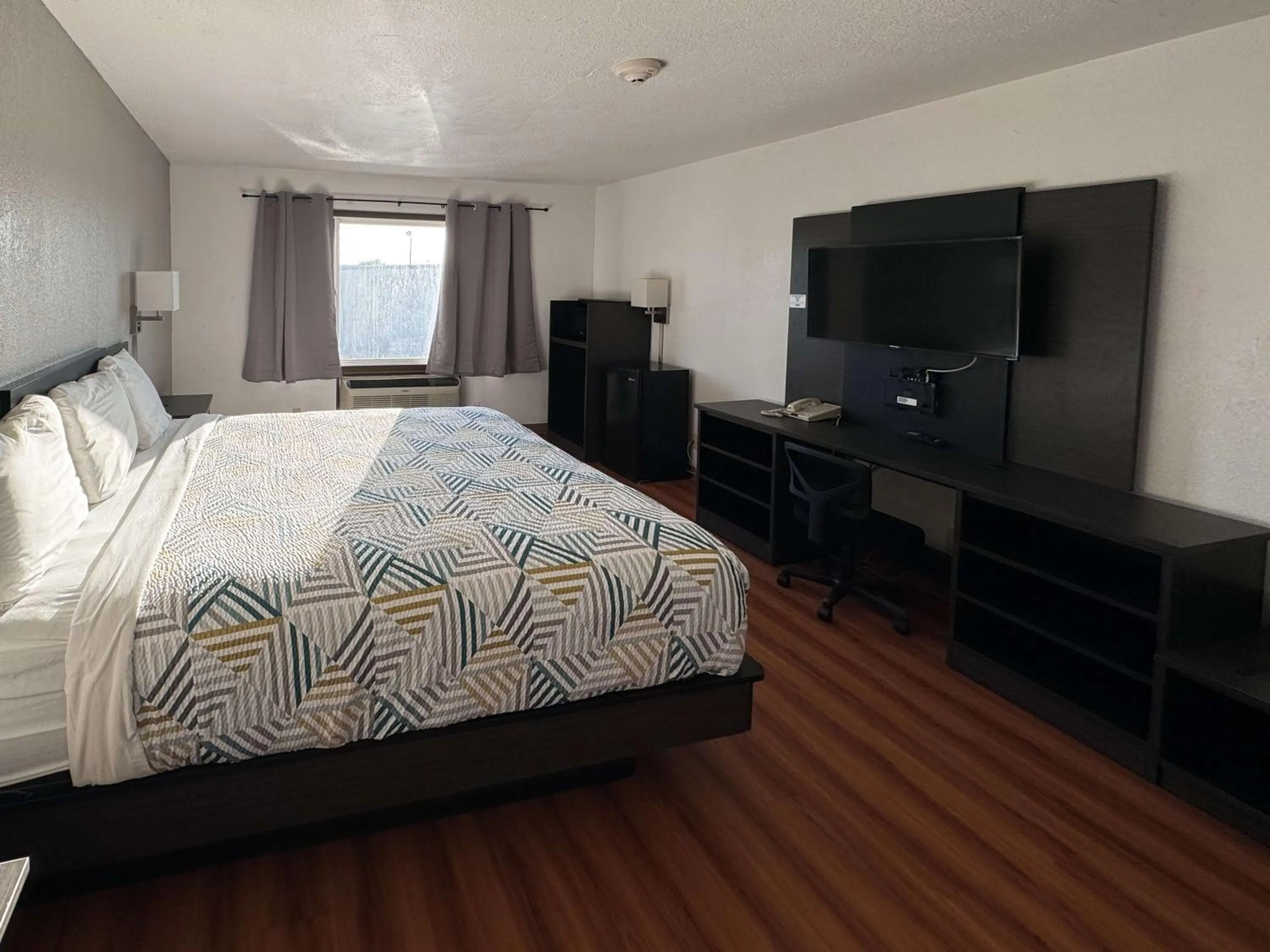 Bedroom, Bed in Motel 6-Fond Du Lac, WI