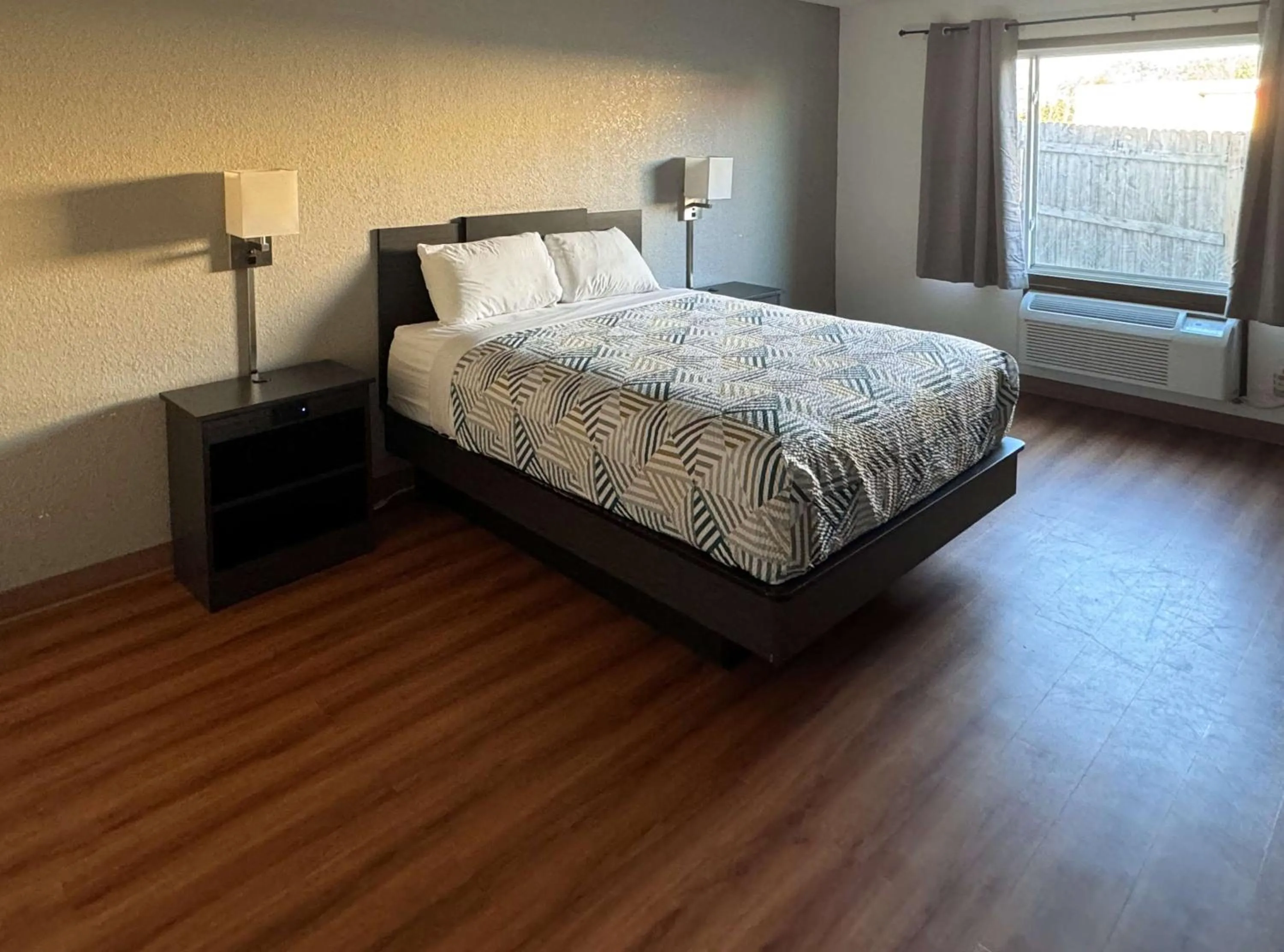 Bedroom, Bed in Motel 6-Fond Du Lac, WI