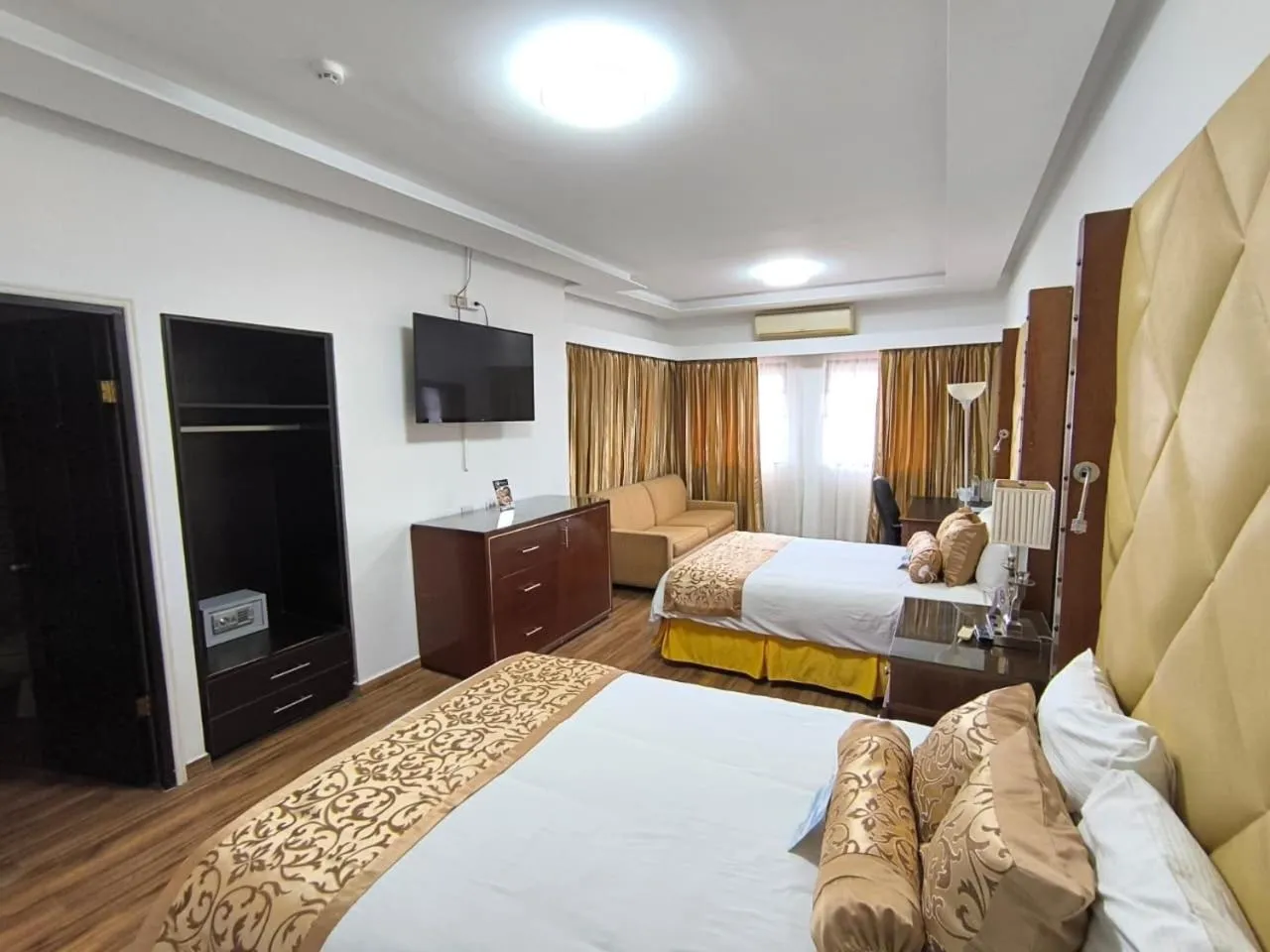 Photo of the whole room, Bed in Gran Hotel Nacional