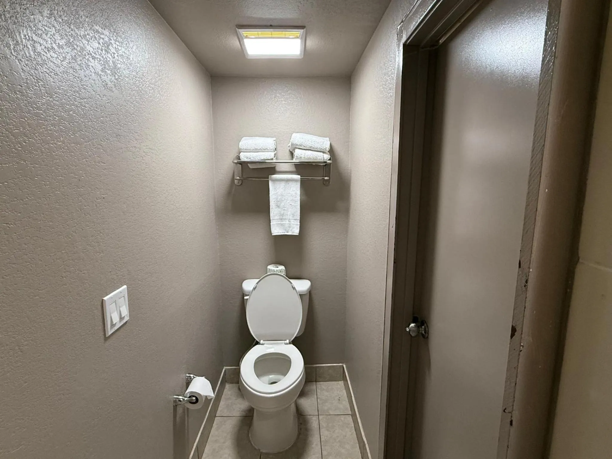 Bathroom in Red Roof Inn Austin - Round Rock