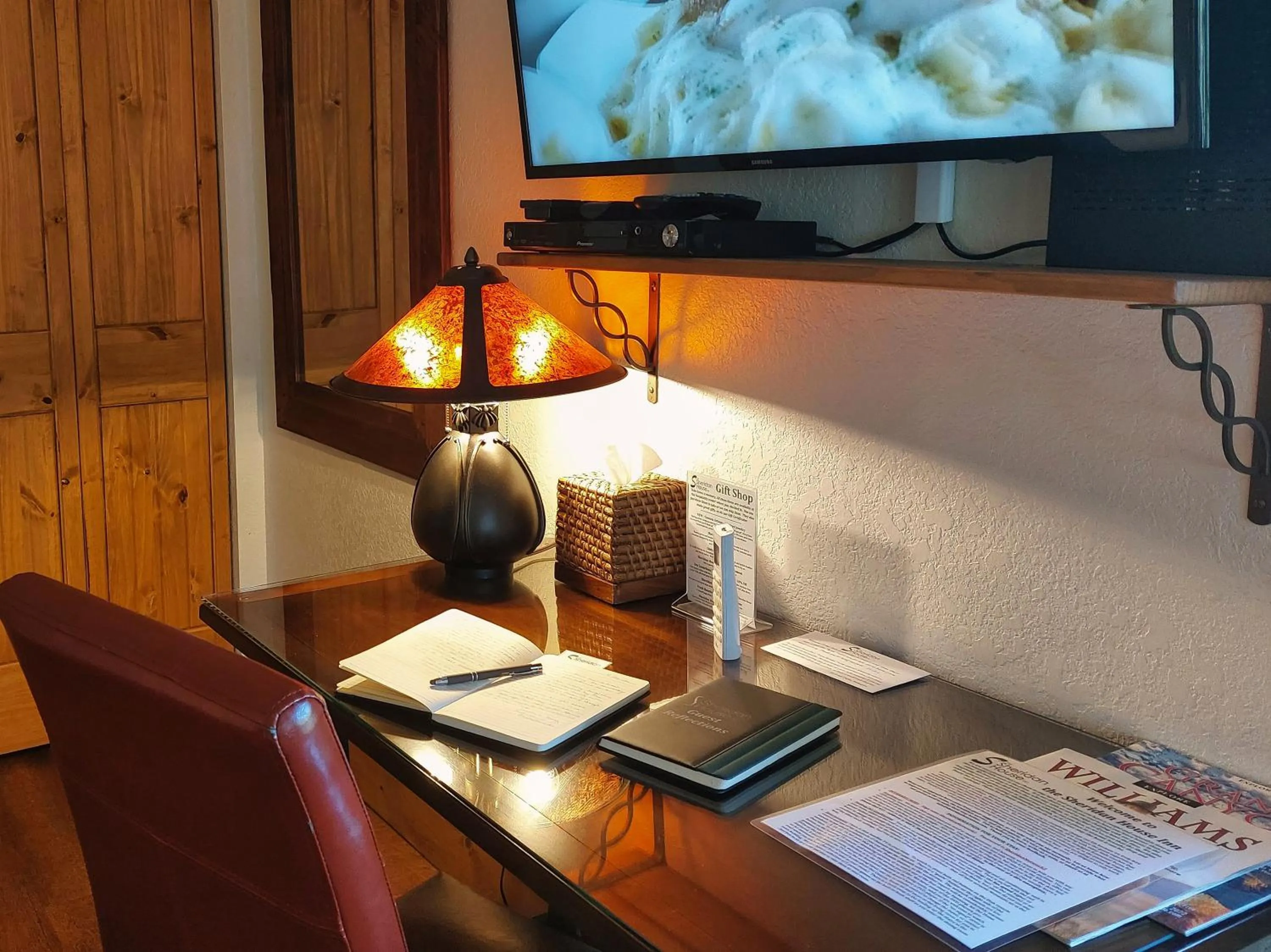 hair dresser in Sheridan House Inn- Adult Only Accommodation