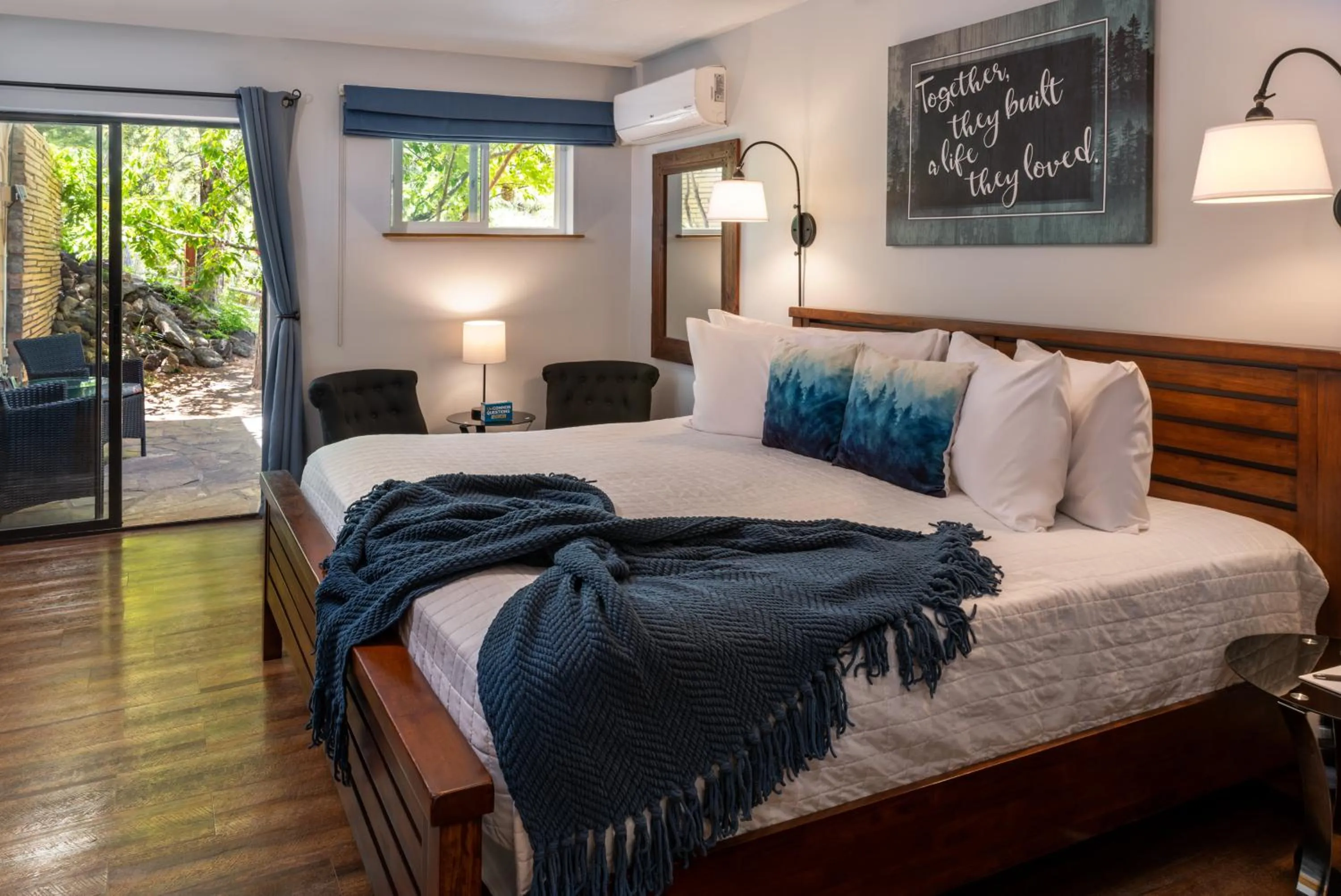 View (from property/room), Bed in Sheridan House Inn- Adult Only Accommodation