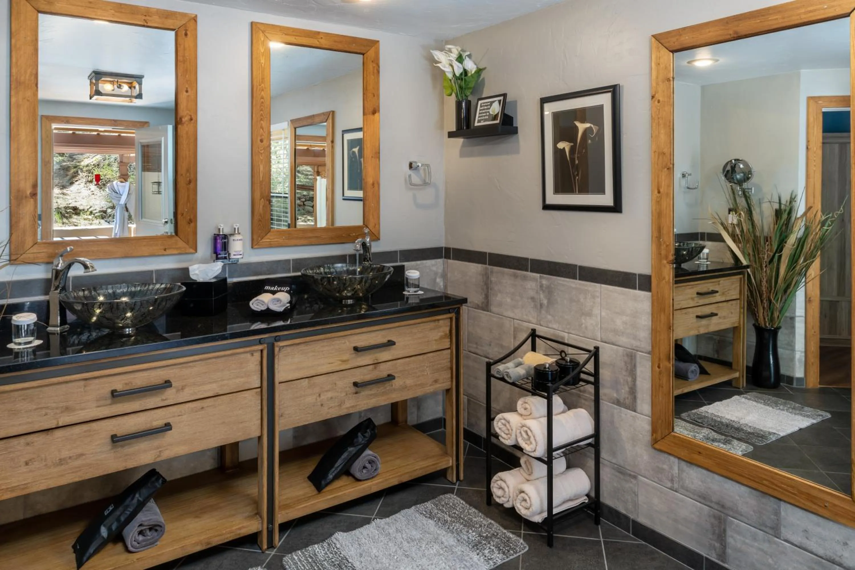 Bathroom in Sheridan House Inn- Adult Only Accommodation