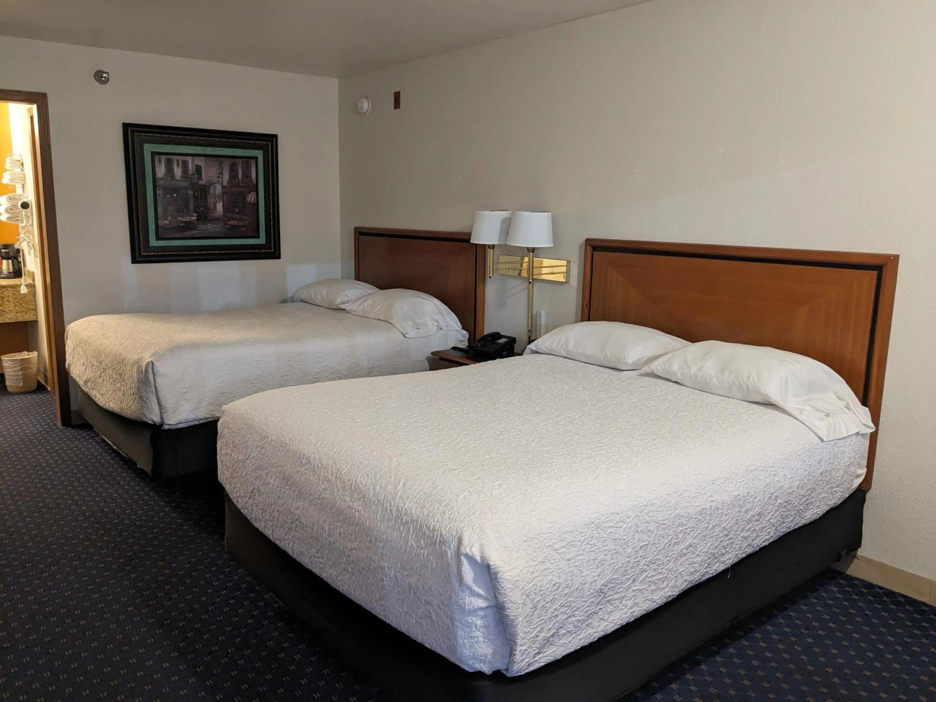 Bedroom, Bed in Dutton Inn