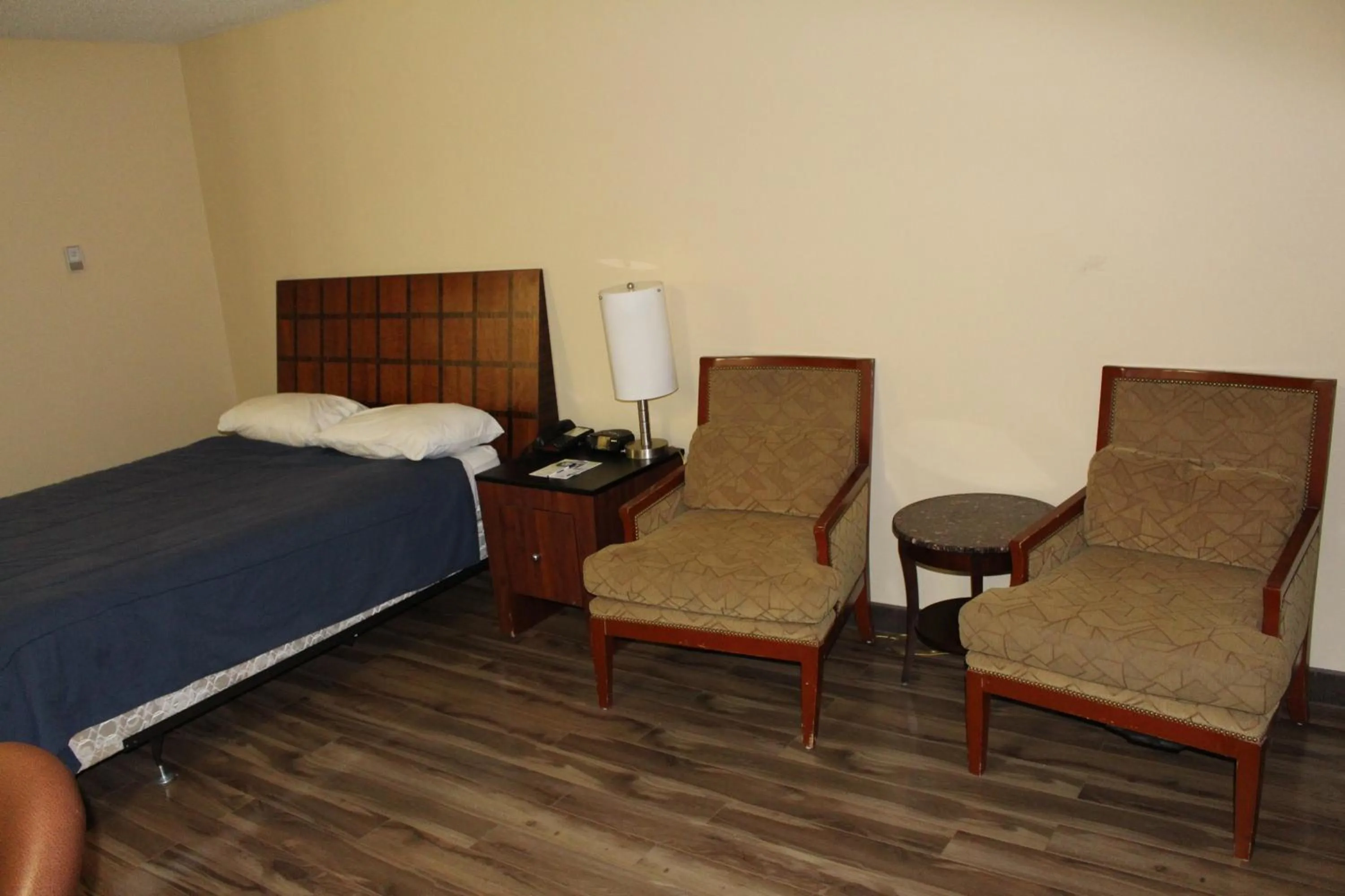 Bedroom, Bed in Travelodge by Wyndham Swift Current