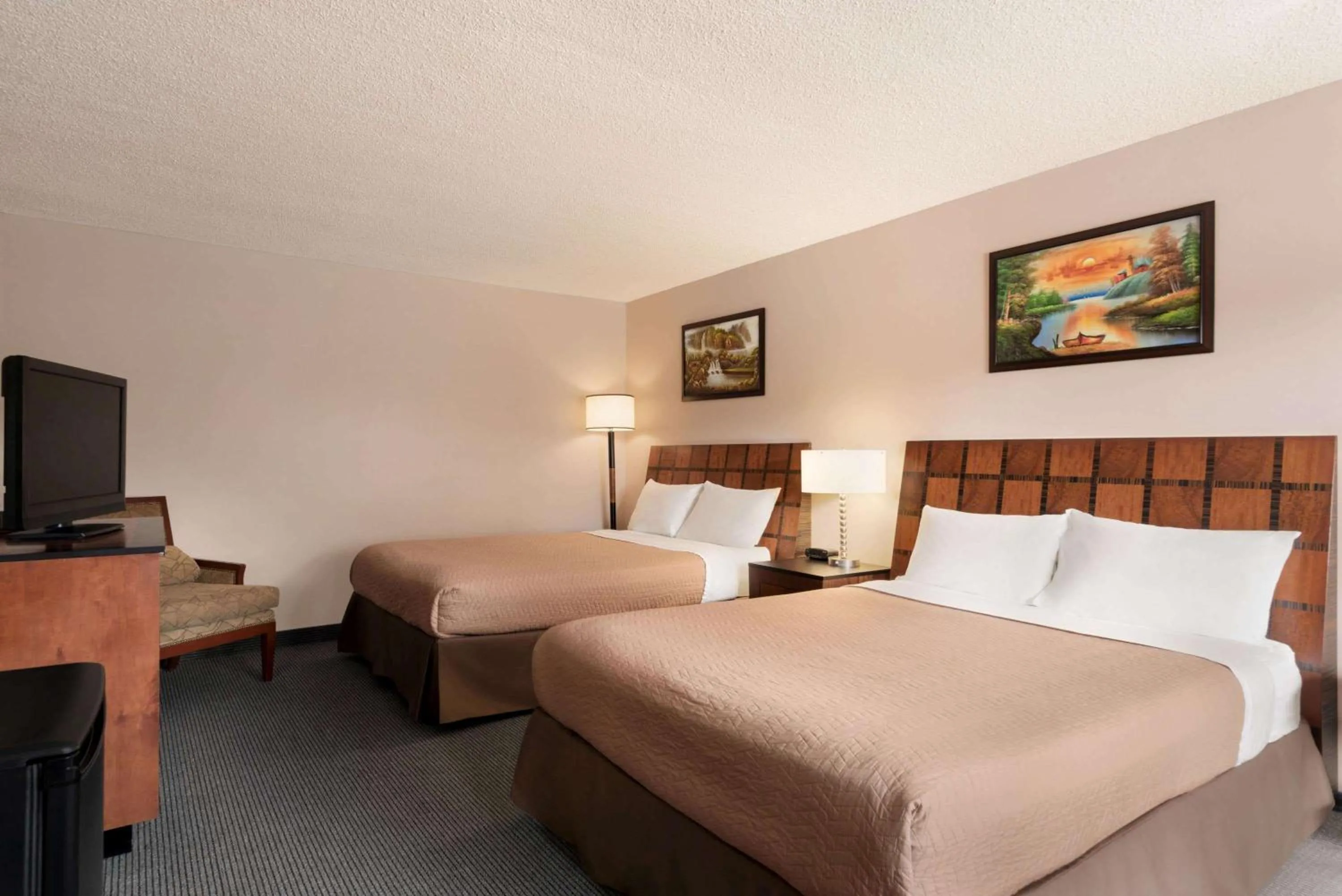 Photo of the whole room, Bed in Travelodge by Wyndham Swift Current