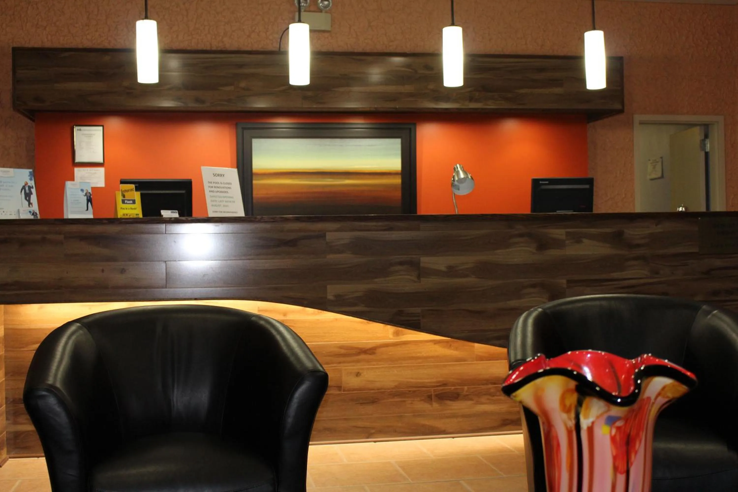 Seating area in Travelodge by Wyndham Swift Current