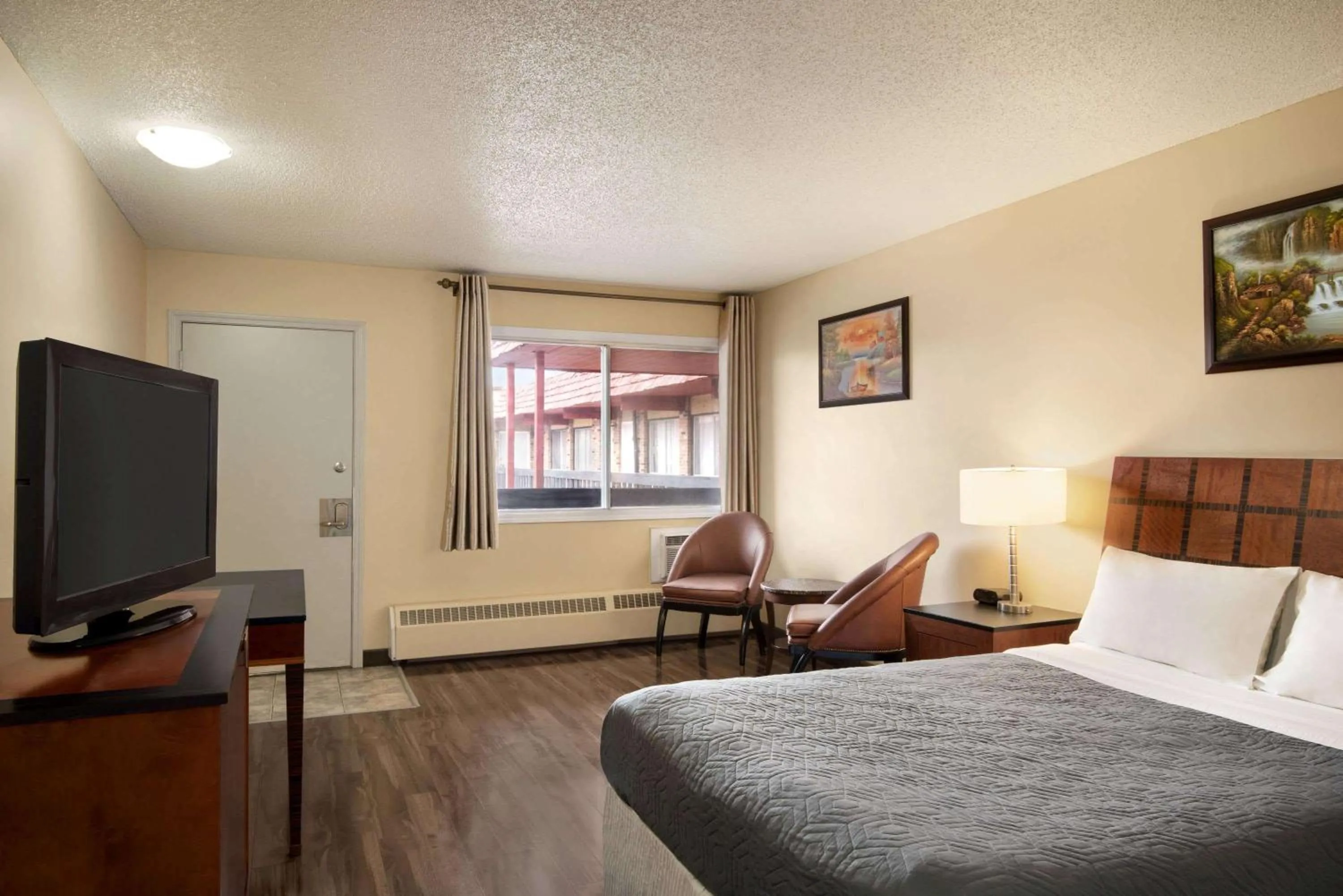 Photo of the whole room, Bed in Travelodge by Wyndham Swift Current