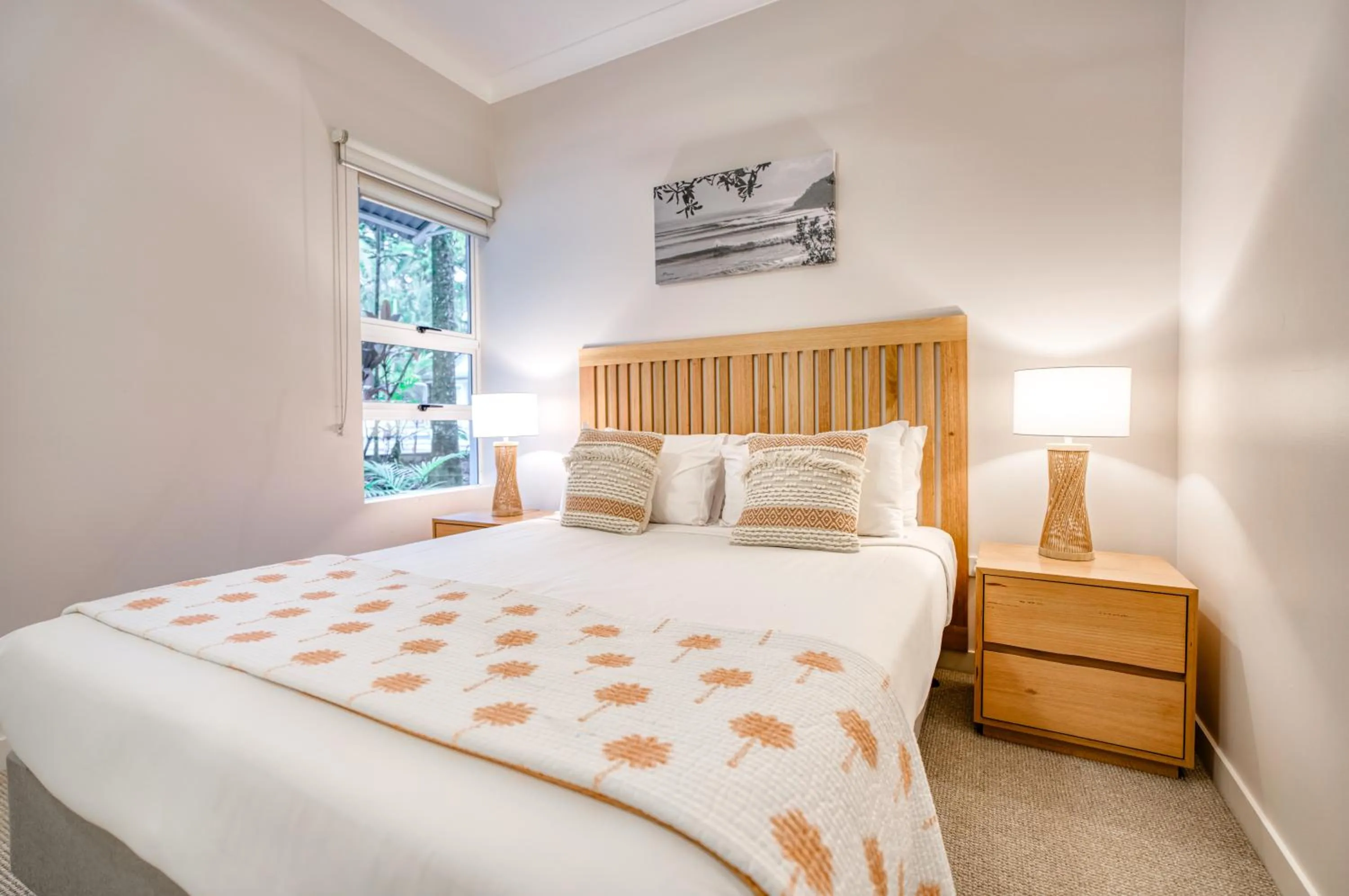 Bedroom, Bed in The Lookout Resort Noosa