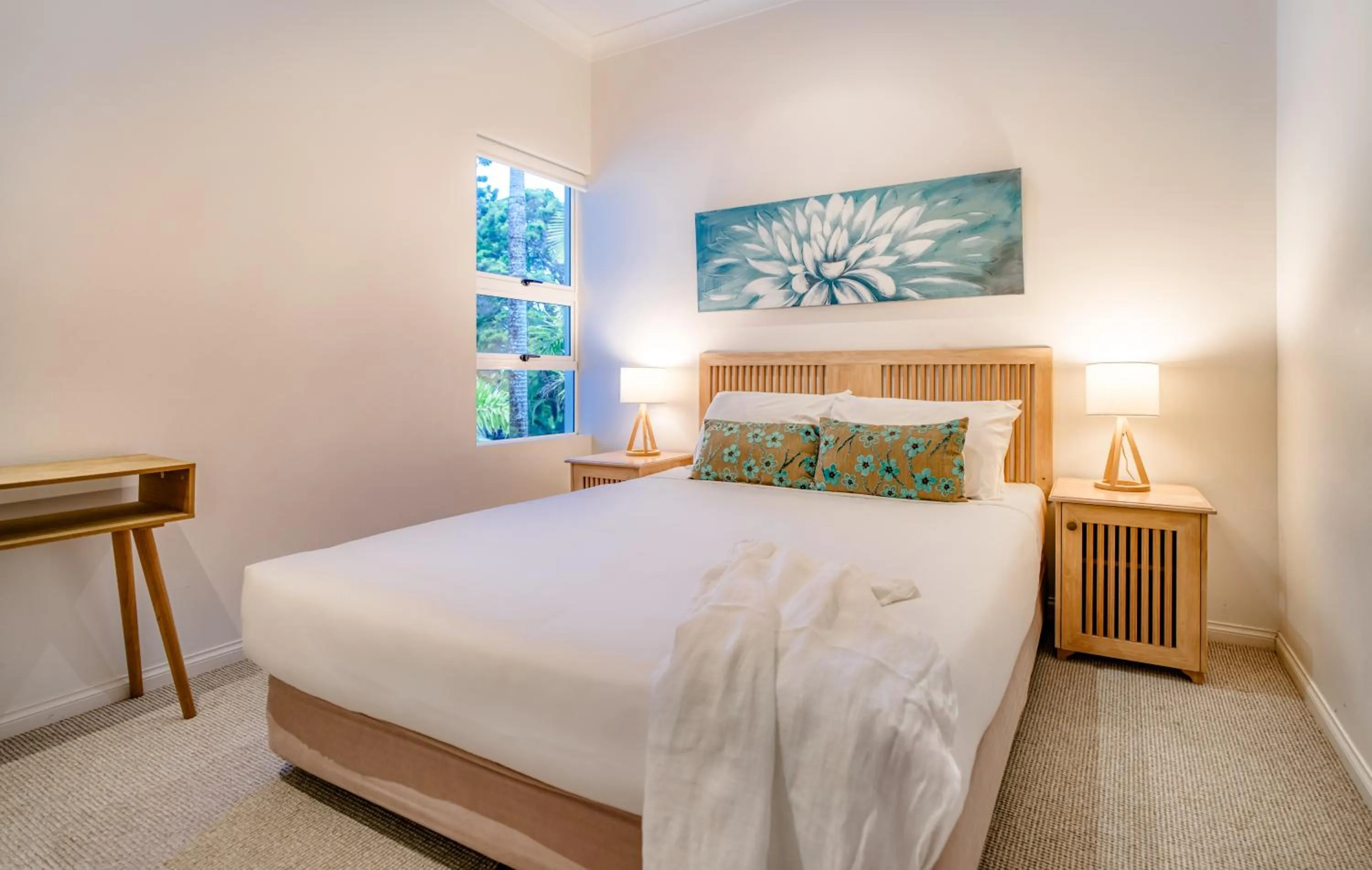 Bedroom, Bed in The Lookout Resort Noosa