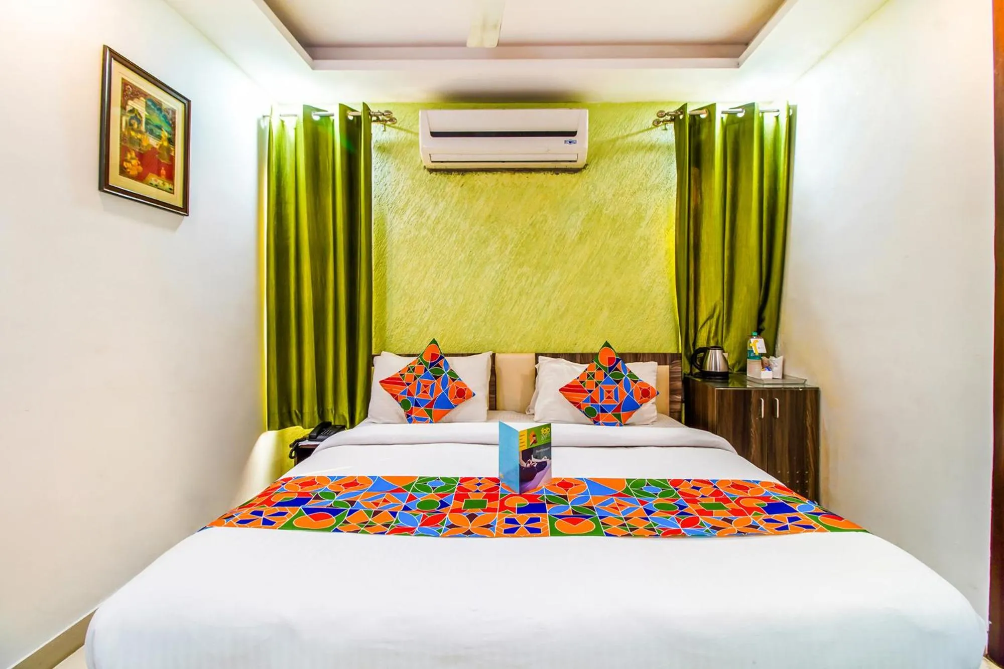 Bedroom, Bed in Royal Comfort Castle