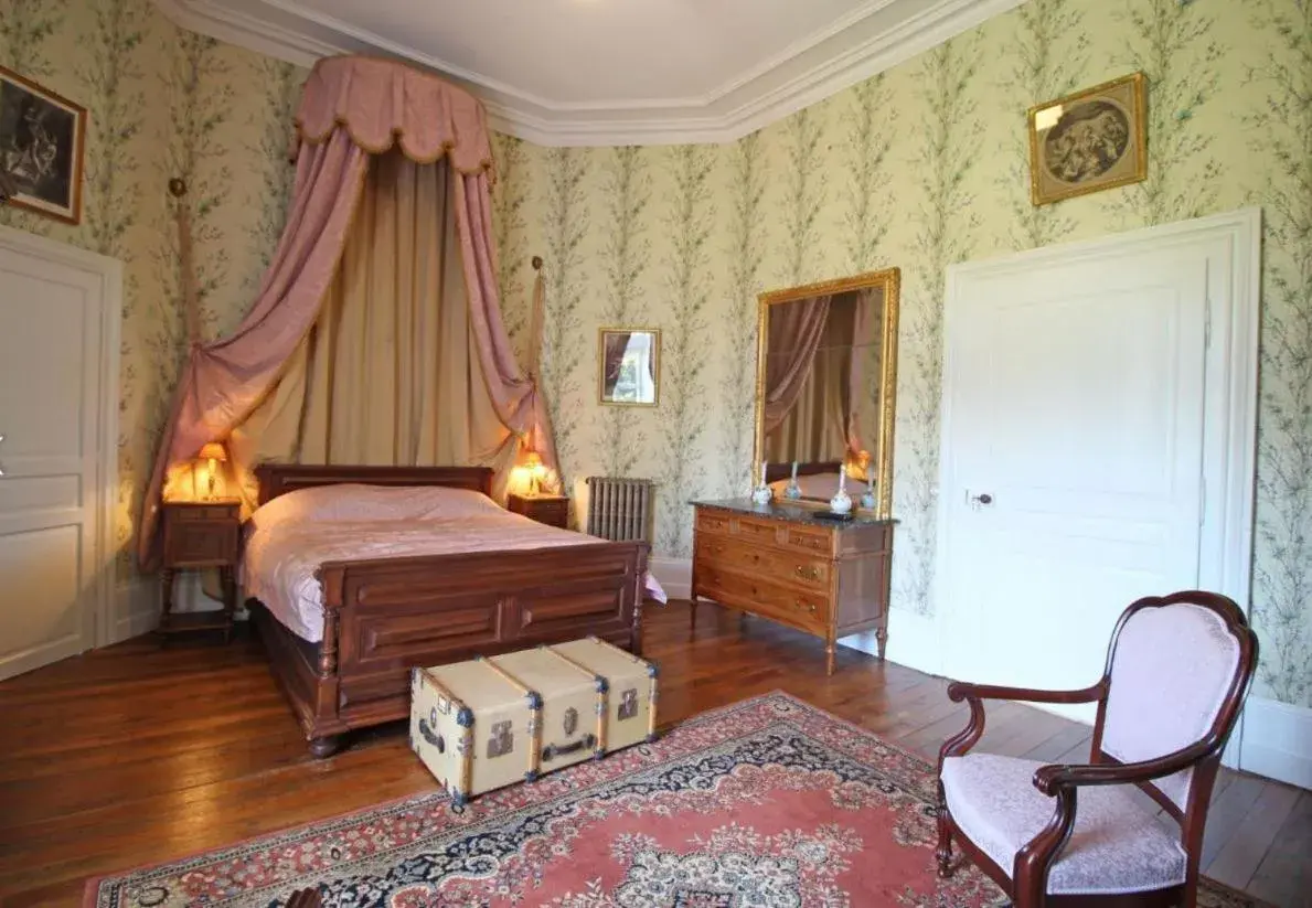 Queen Room with Garden View - single occupancy in Domaine de Bort Queen Room with Garden View - single occupancy in Domaine de Bort