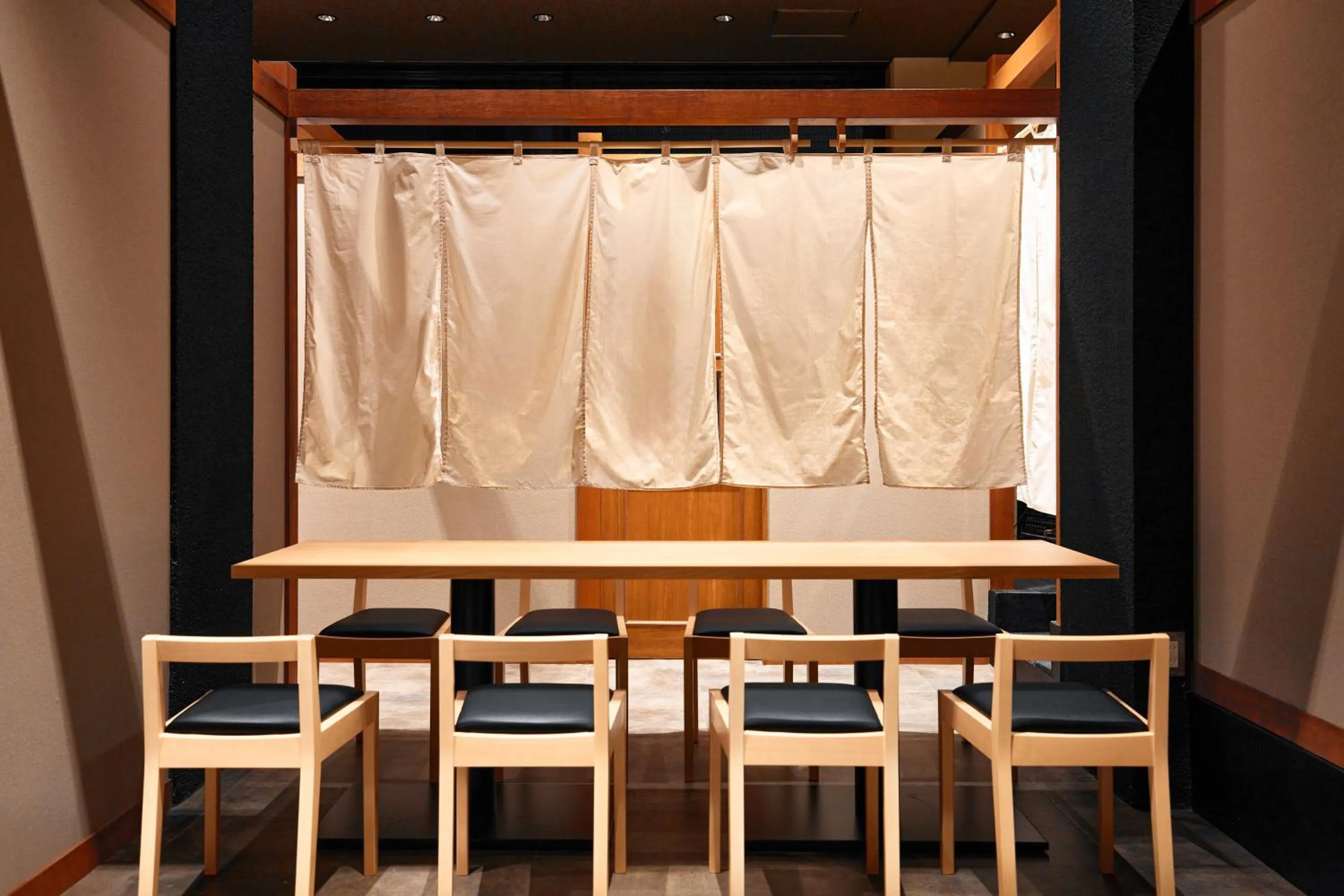 Restaurant/places to eat in Toyo Hotel