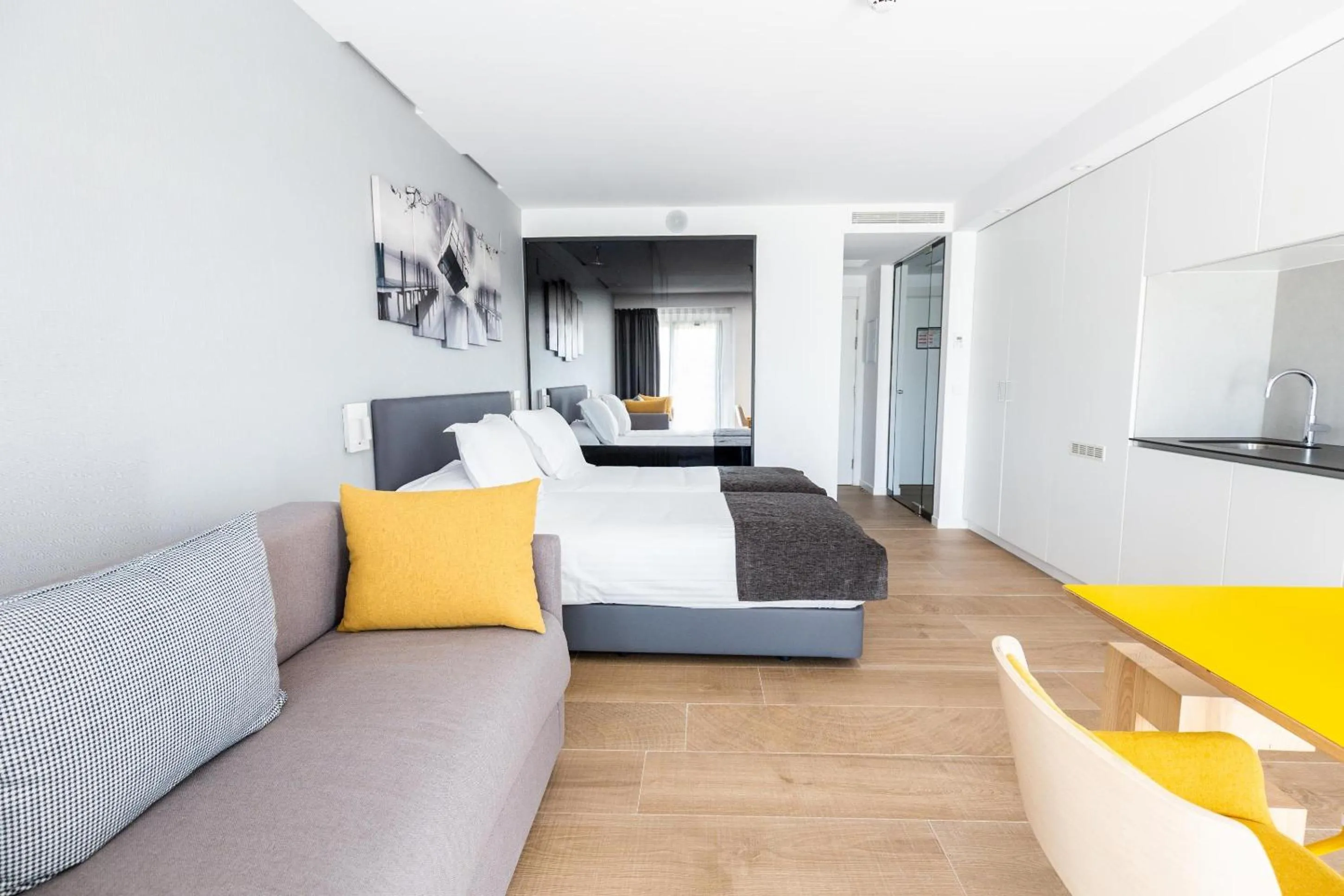 Photo of the whole room in Sercotel Valencia Alameda 41