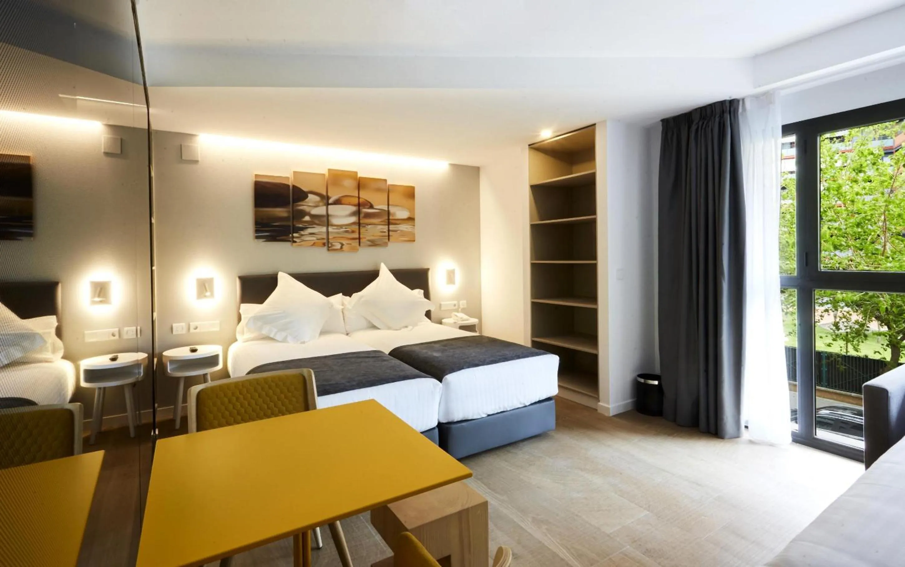 Photo of the whole room, Bed in Sercotel Valencia Alameda 41