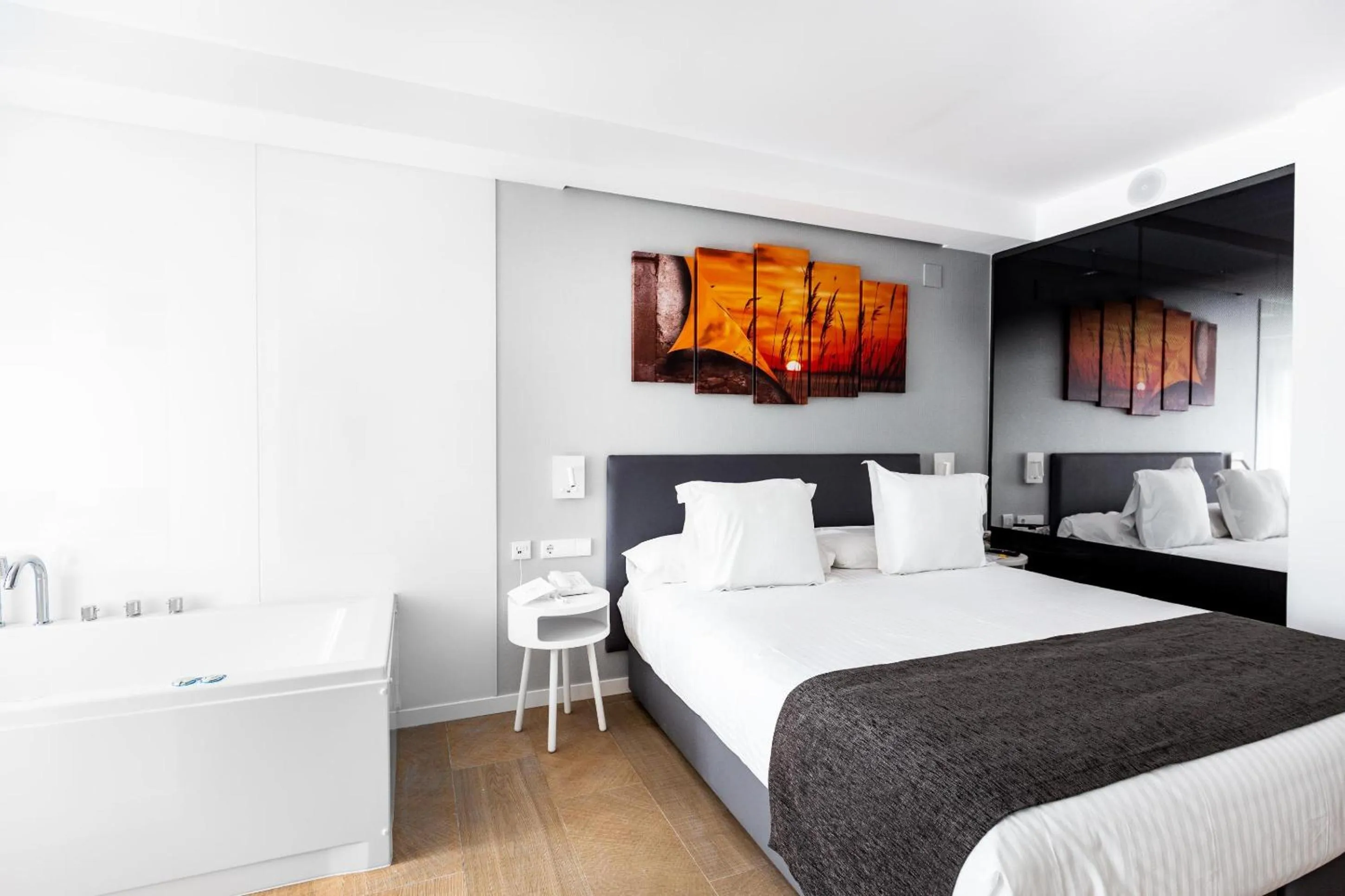 Photo of the whole room, Bed in Sercotel Valencia Alameda 41