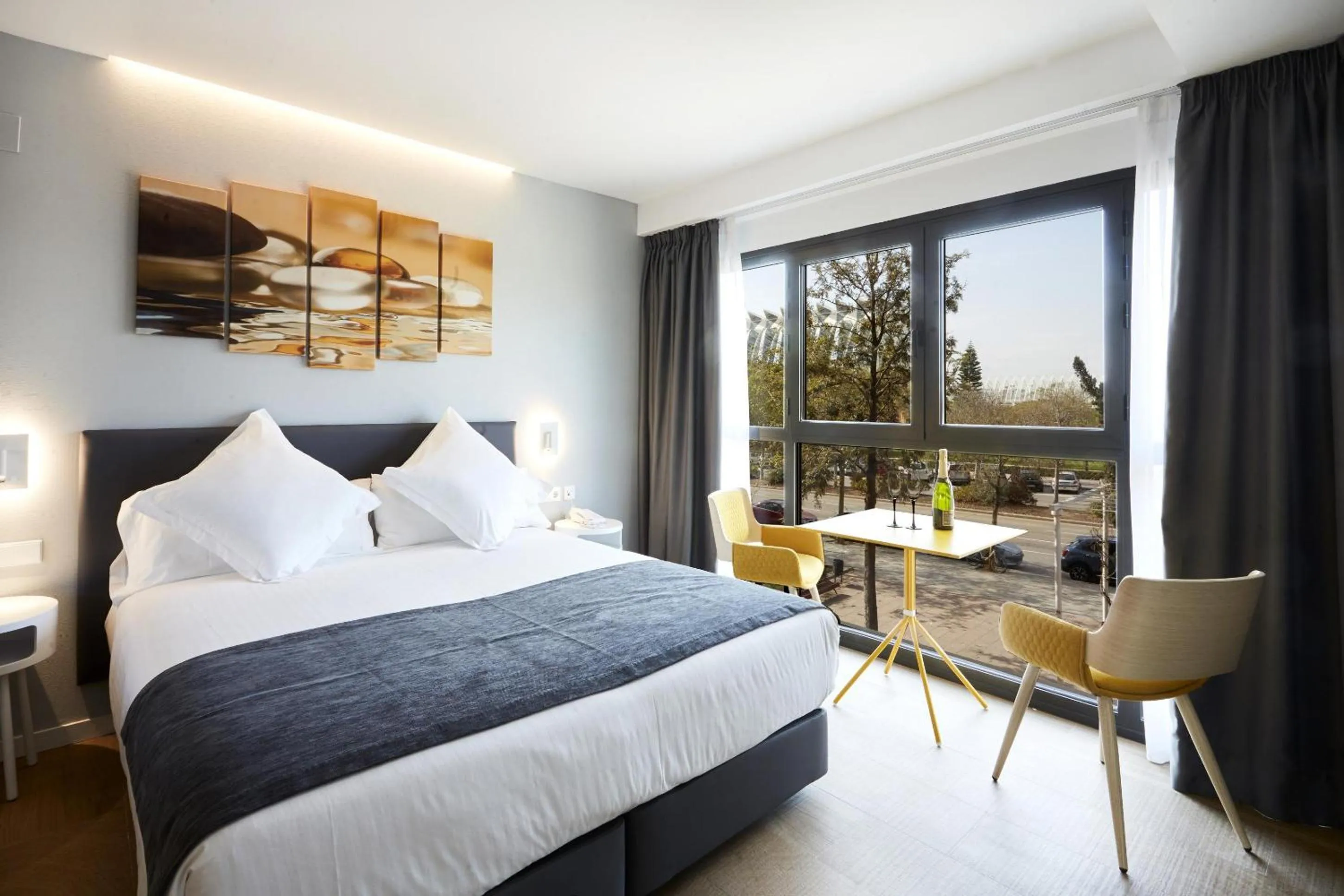 Photo of the whole room, Bed in Sercotel Valencia Alameda 41