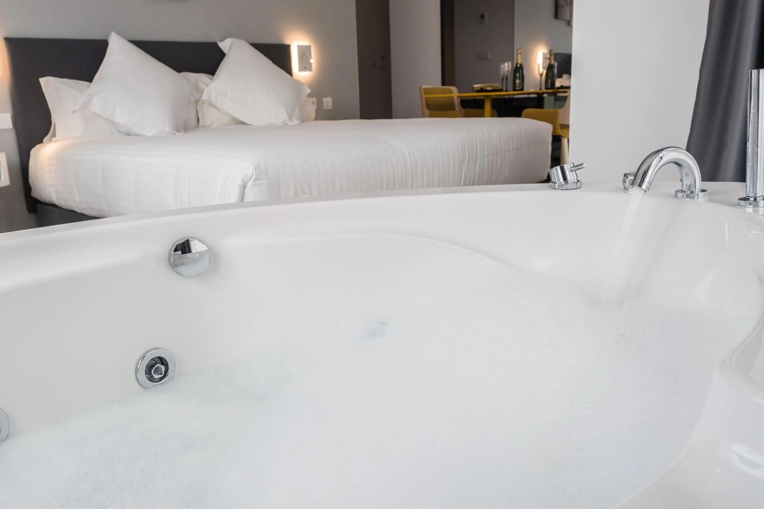 Hot Tub, Bed in Sercotel Valencia Alameda 41