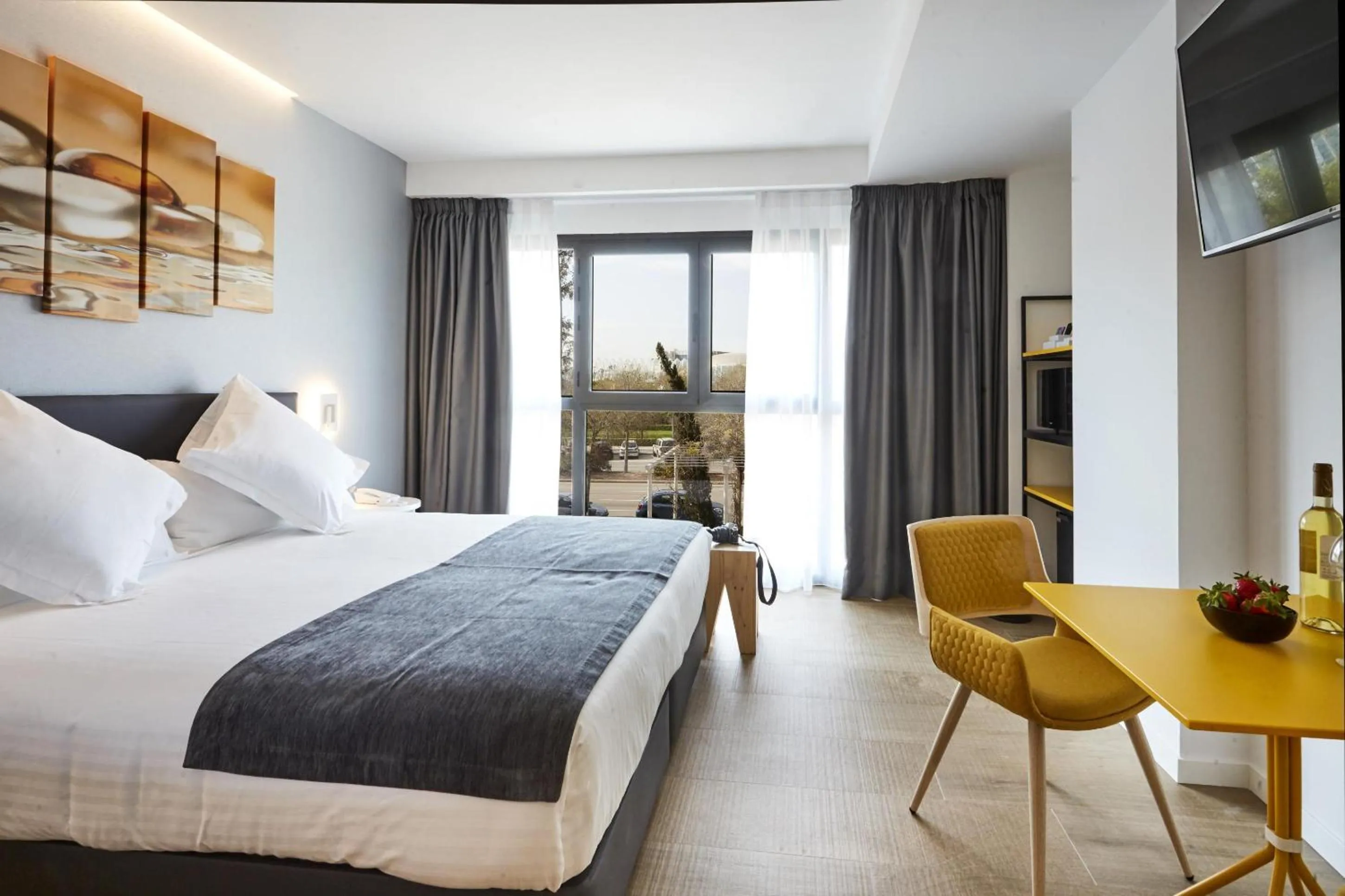 Photo of the whole room, Bed in Sercotel Valencia Alameda 41