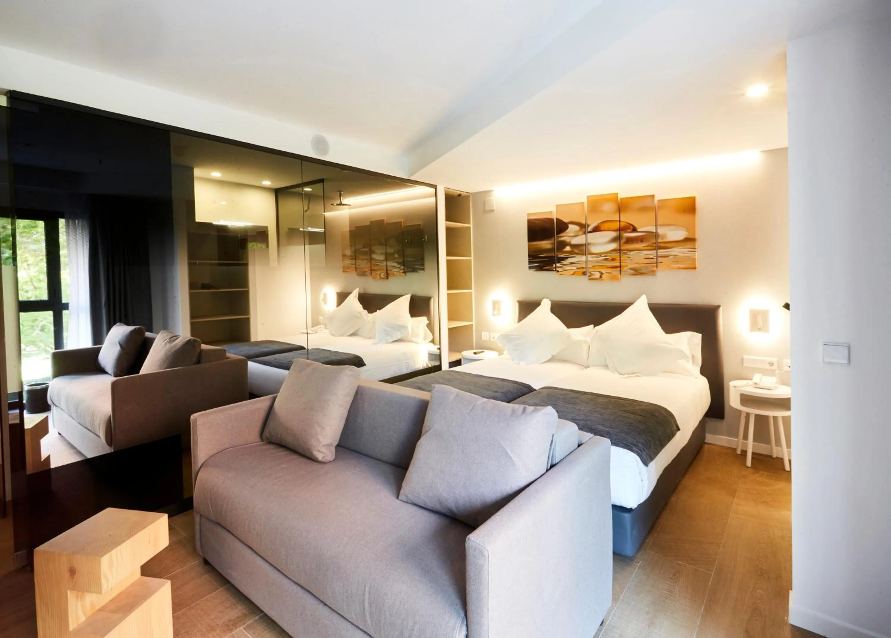 Photo of the whole room, Bed in Sercotel Valencia Alameda 41