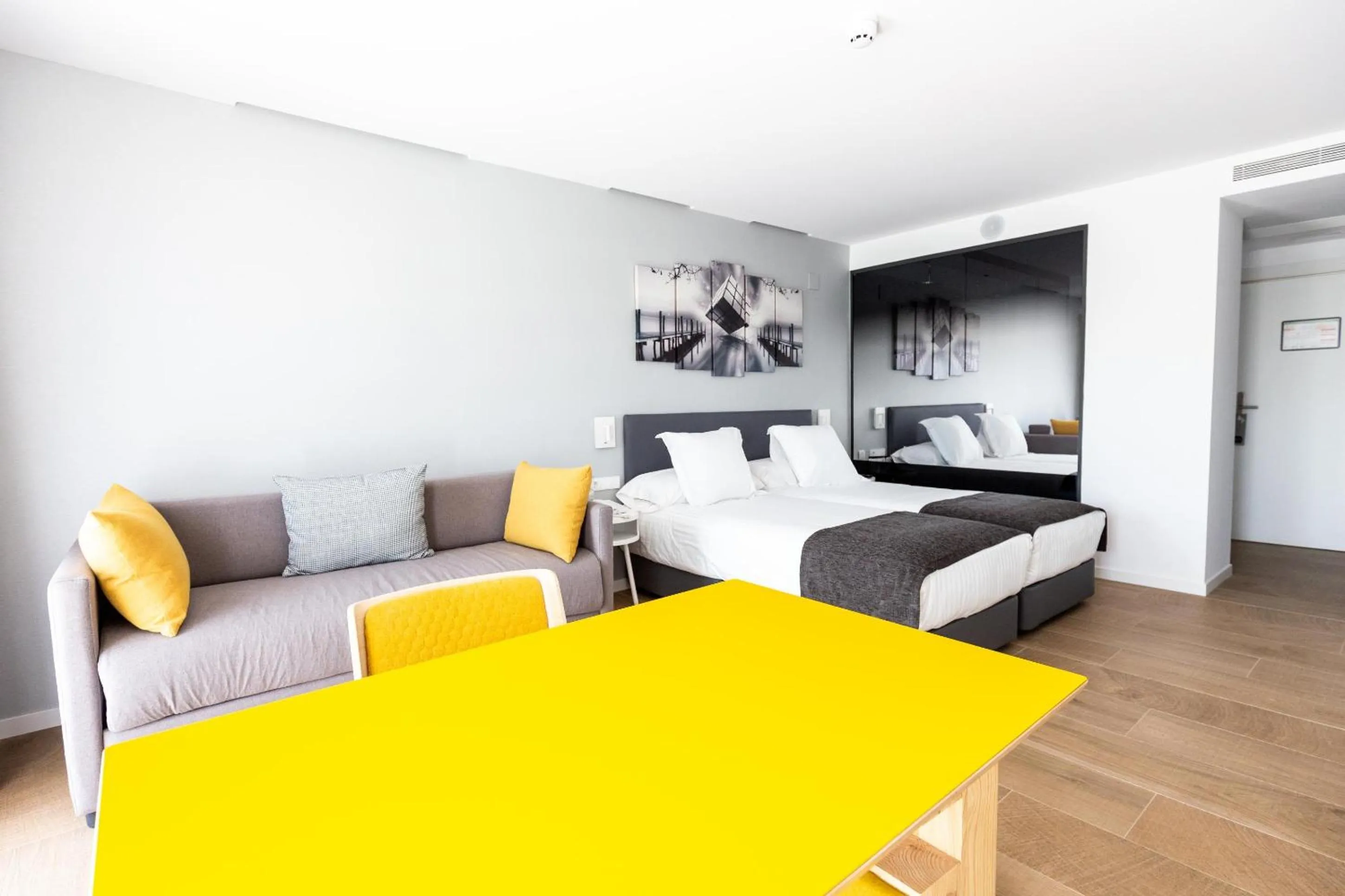 Photo of the whole room, Bed in Sercotel Valencia Alameda 41