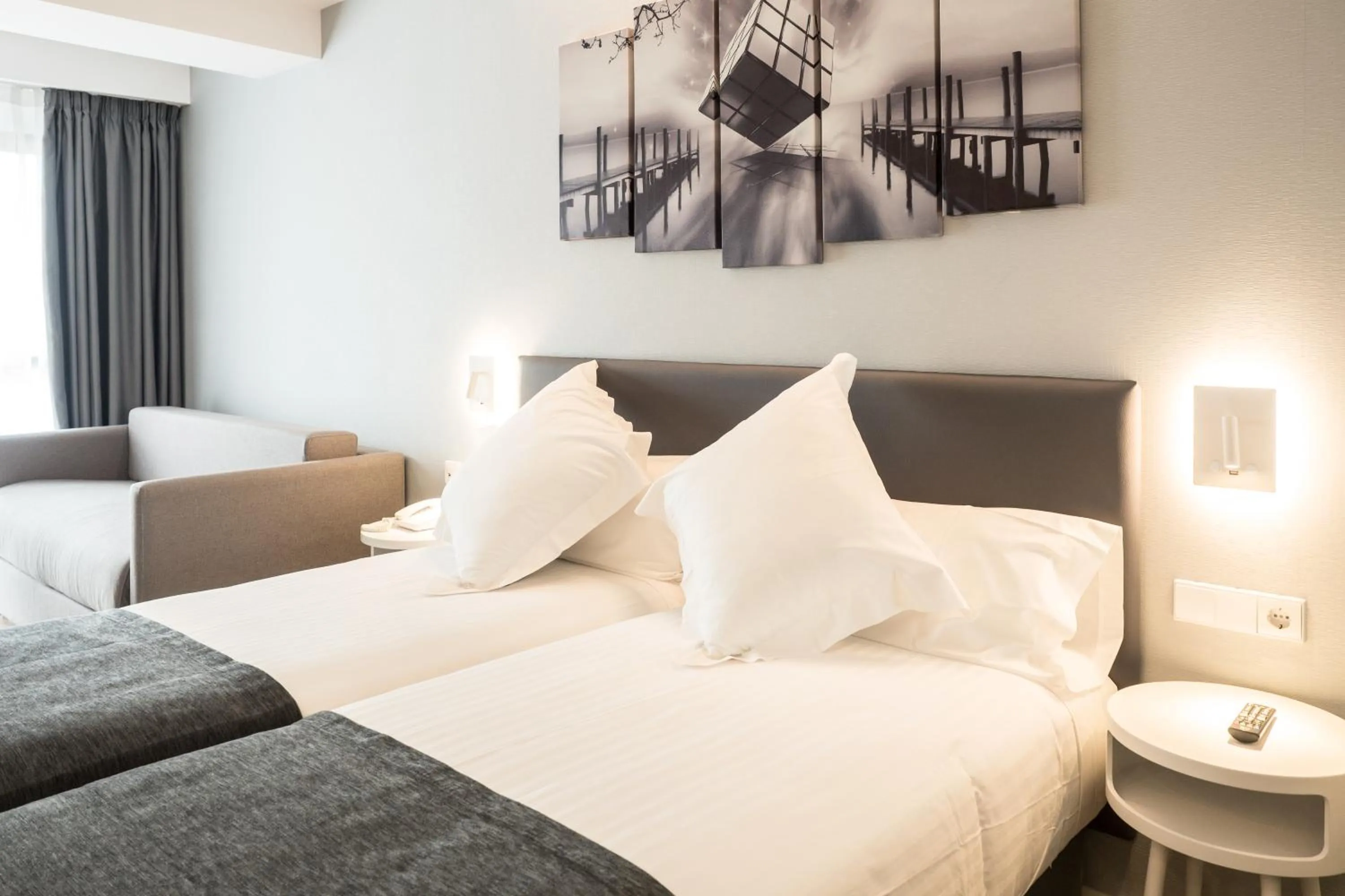 Bed in Sercotel Valencia Alameda 41