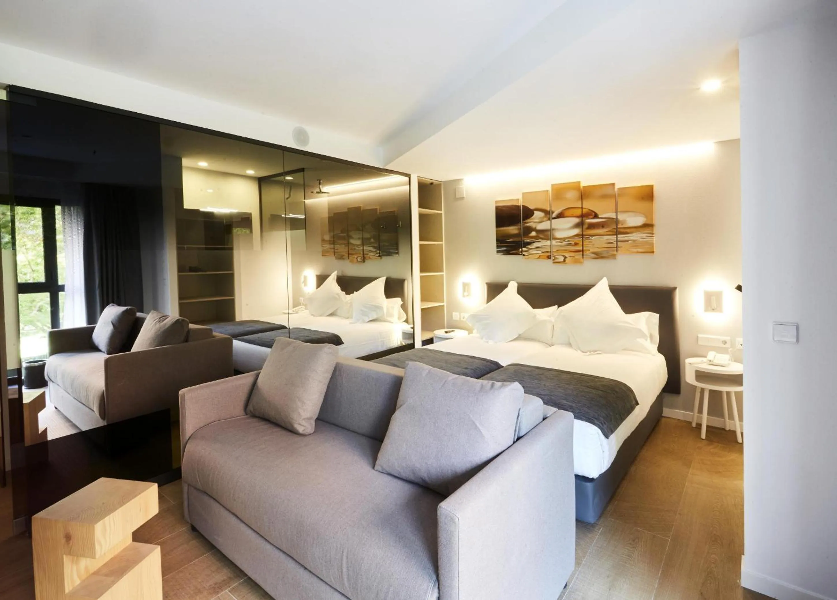 Photo of the whole room, Bed in Sercotel Valencia Alameda 41