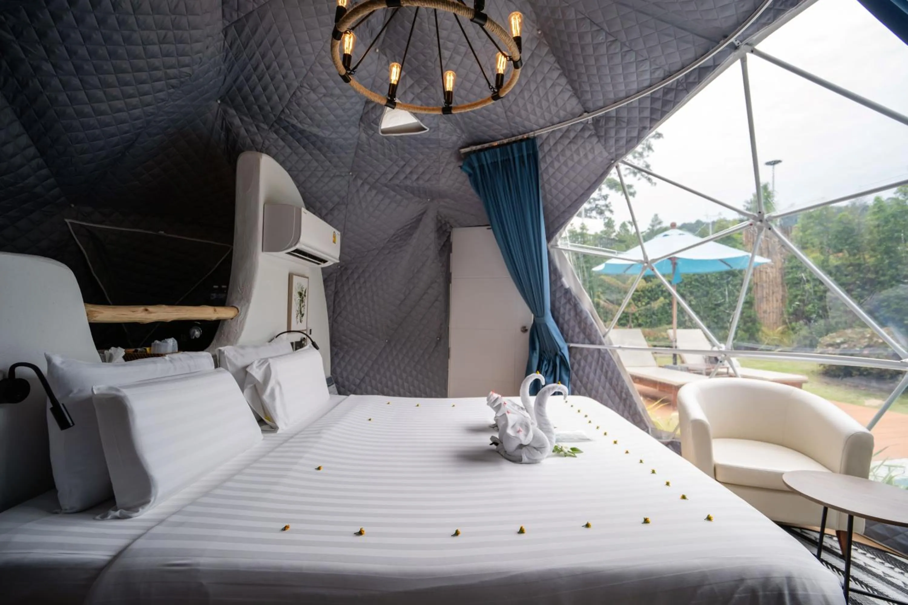 Bed in Le Resort and Villas